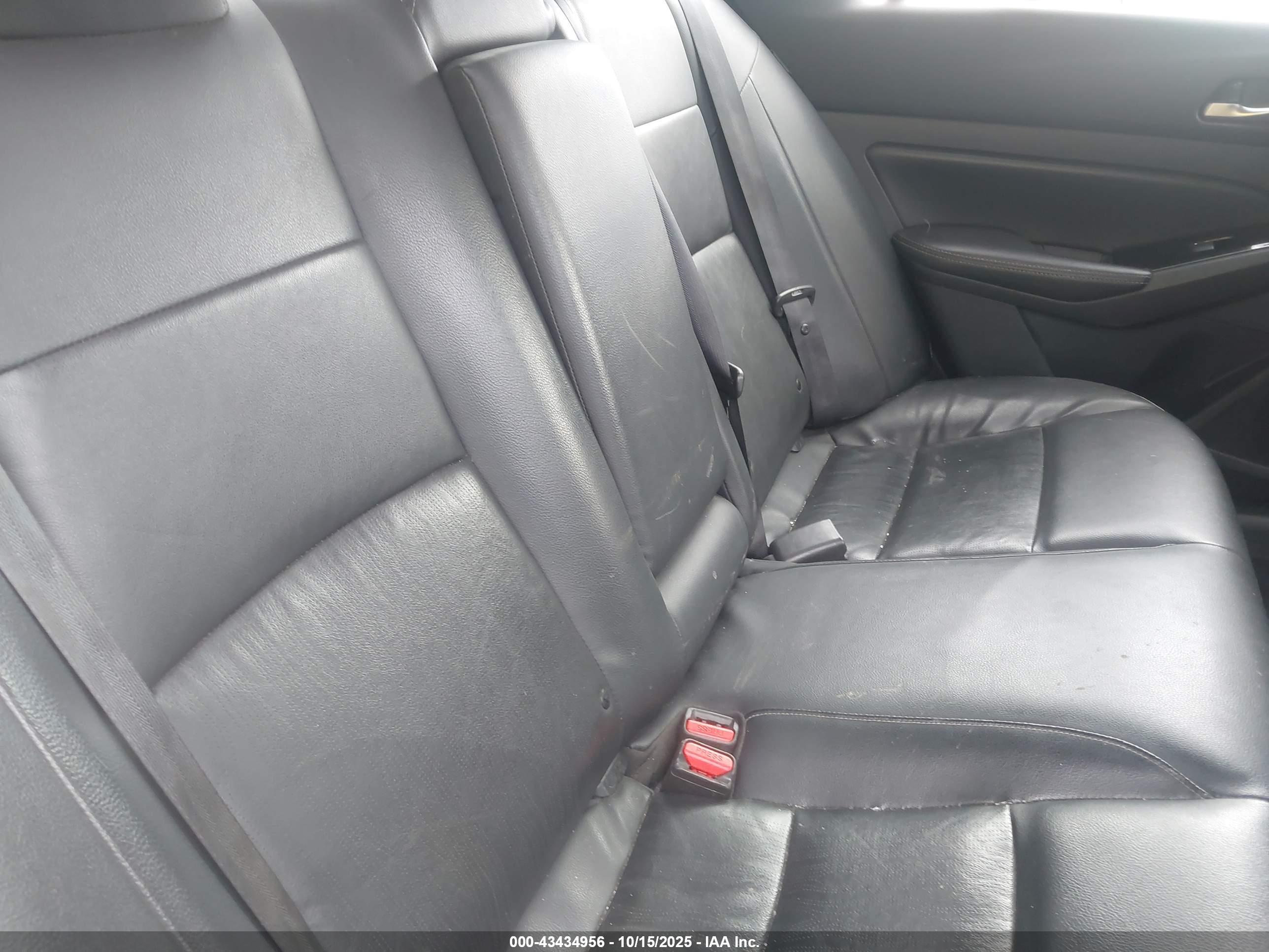 NISSAN ALTIMA image 8
