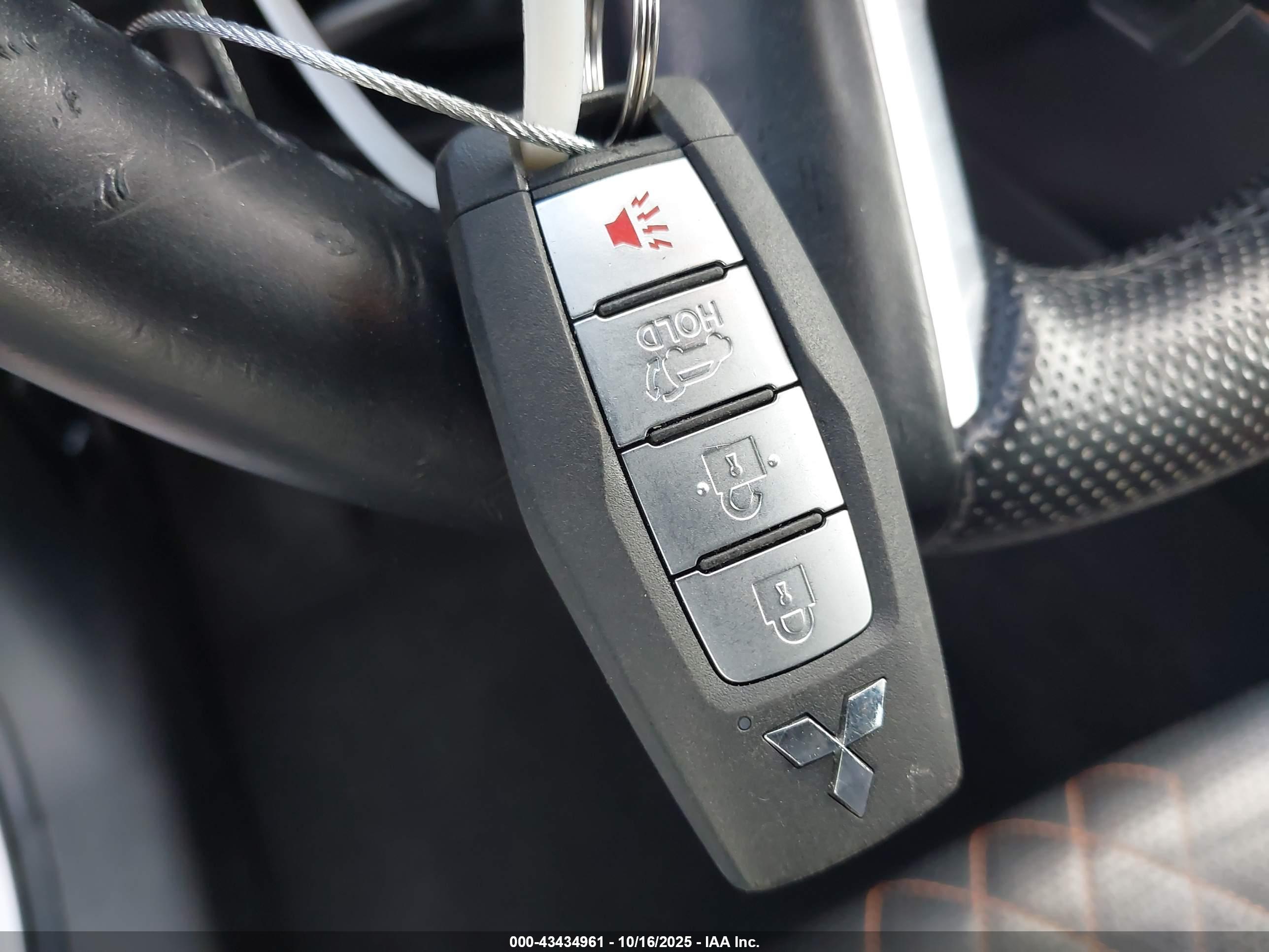 MITSUBISHI OUTLANDER image 11