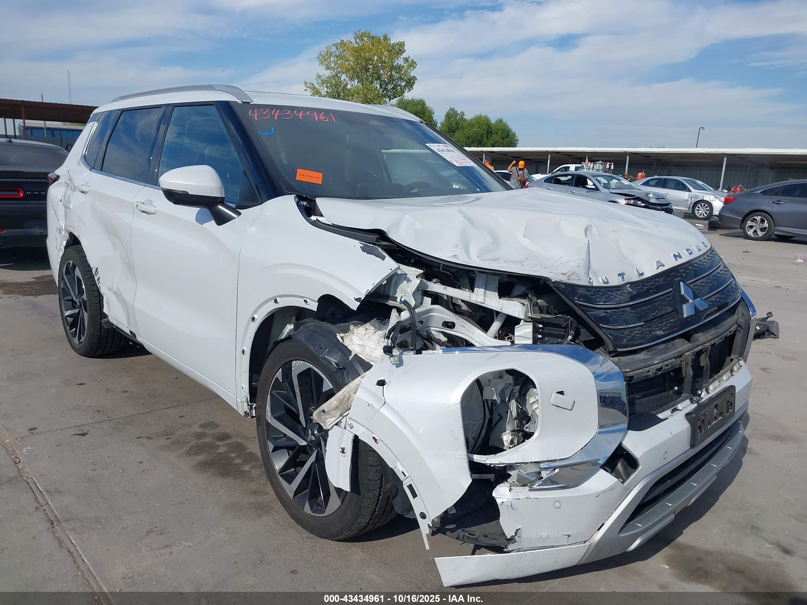MITSUBISHI OUTLANDER image 6
