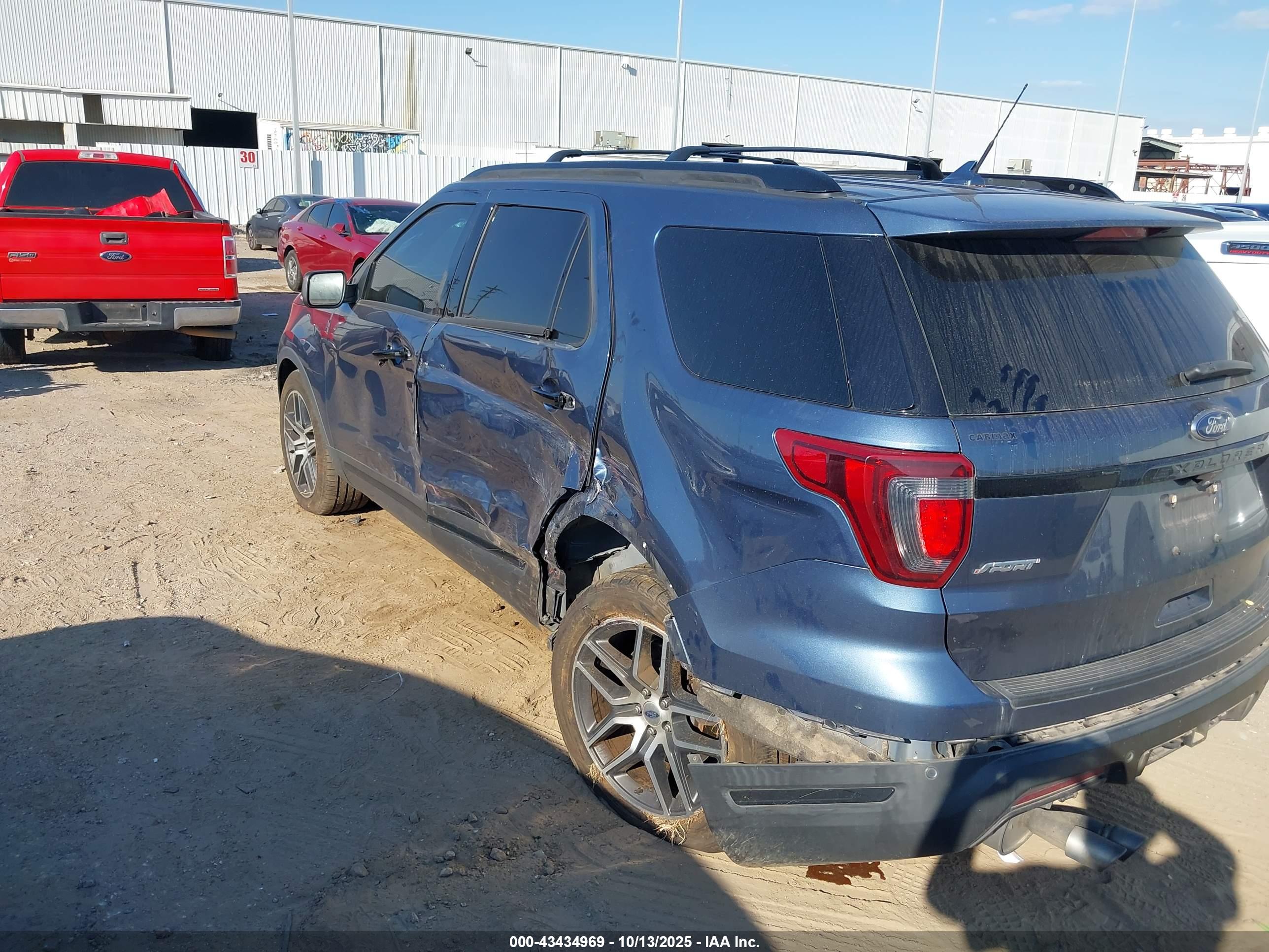 FORD EXPLORER image 3