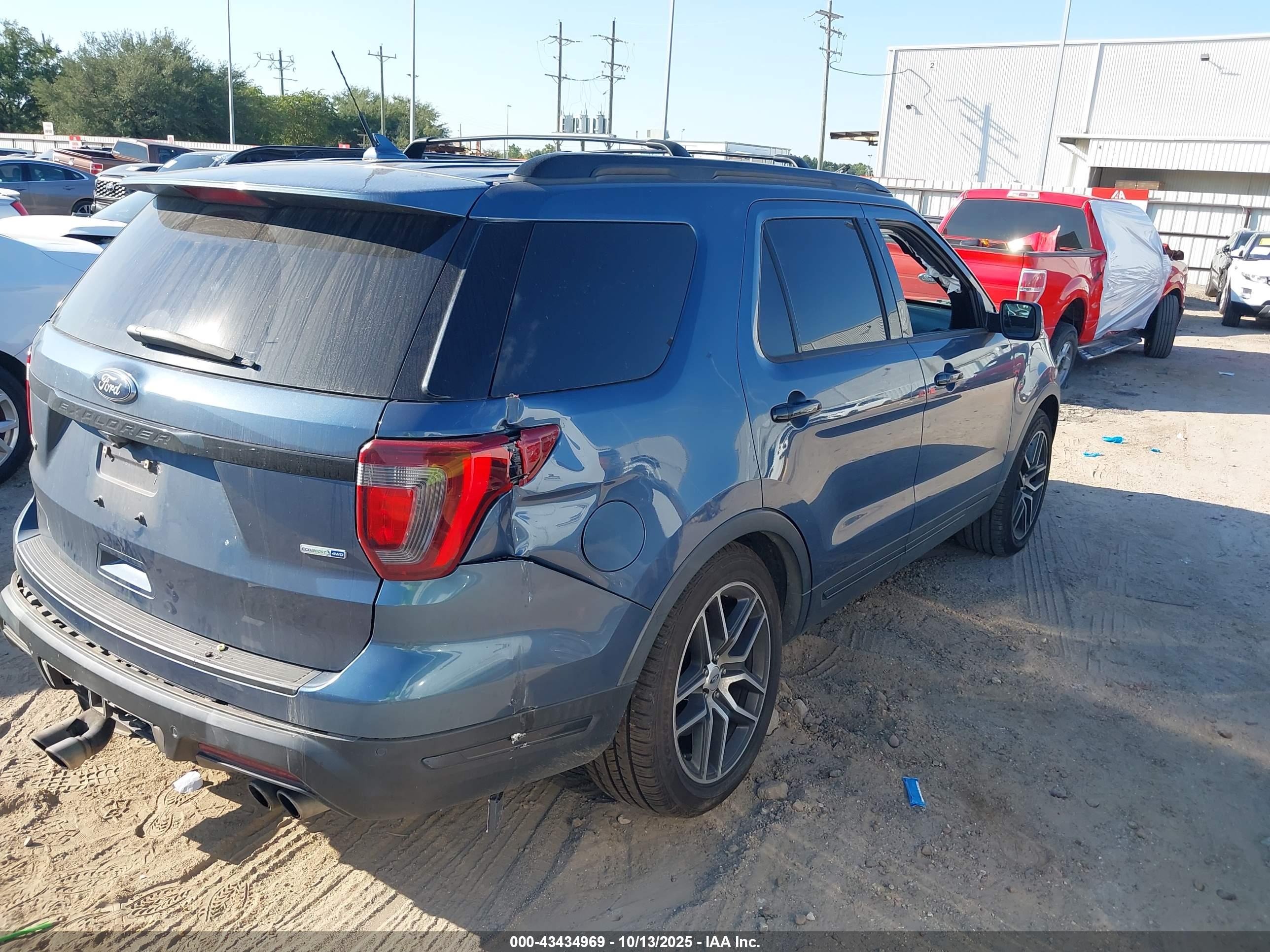 FORD EXPLORER image 4
