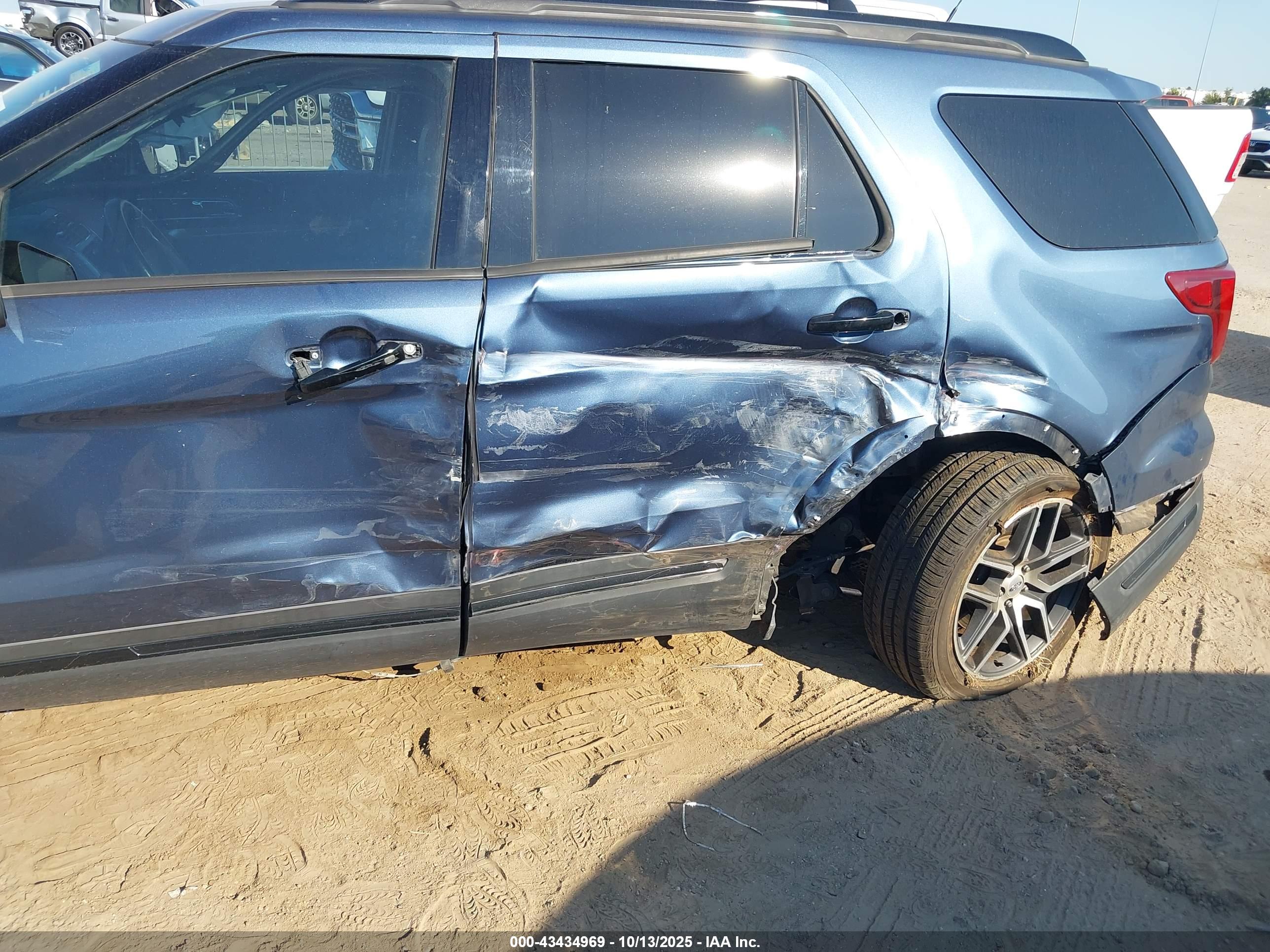 FORD EXPLORER image 6