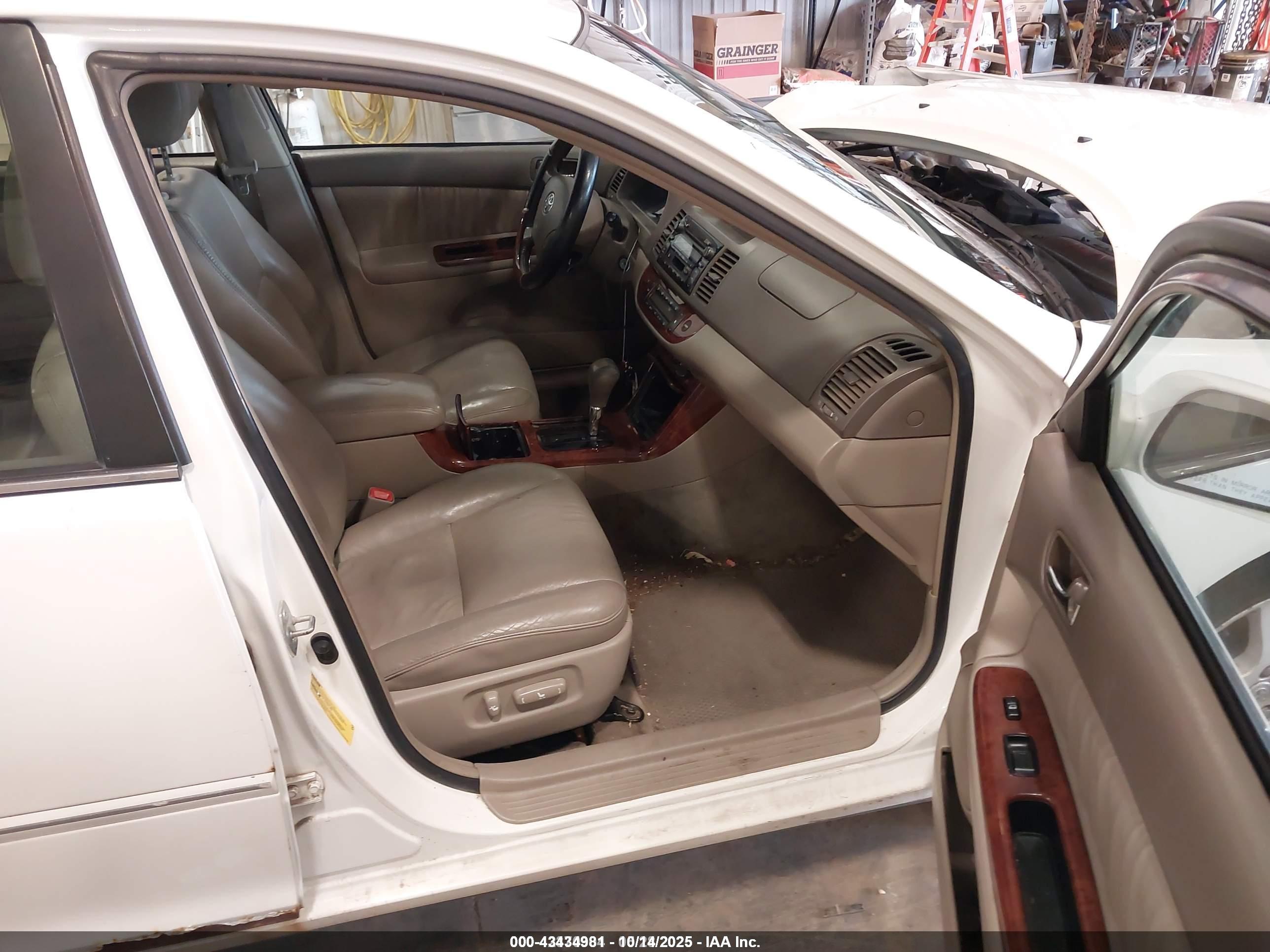 TOYOTA CAMRY image 5