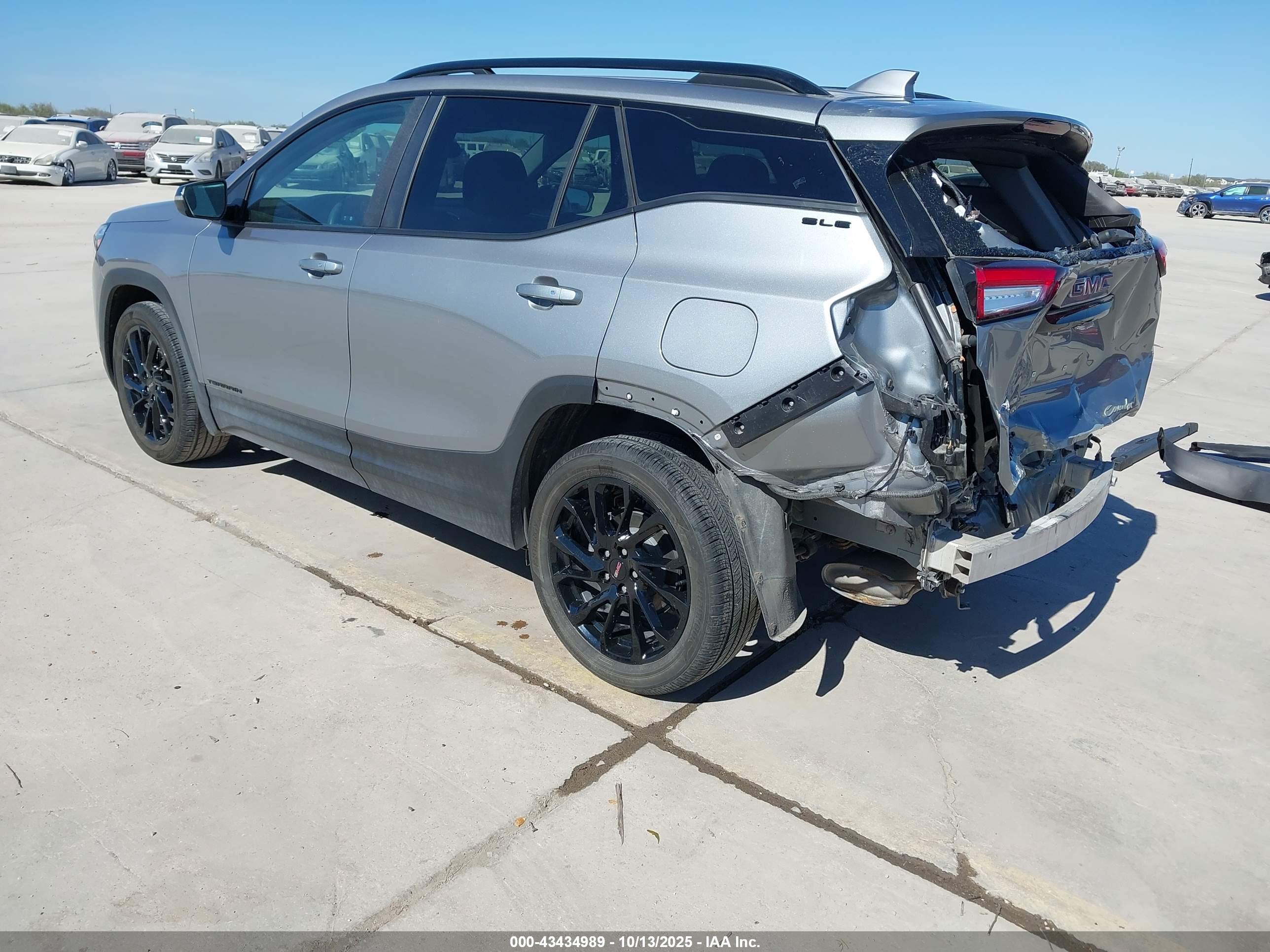 GMC TERRAIN image 3