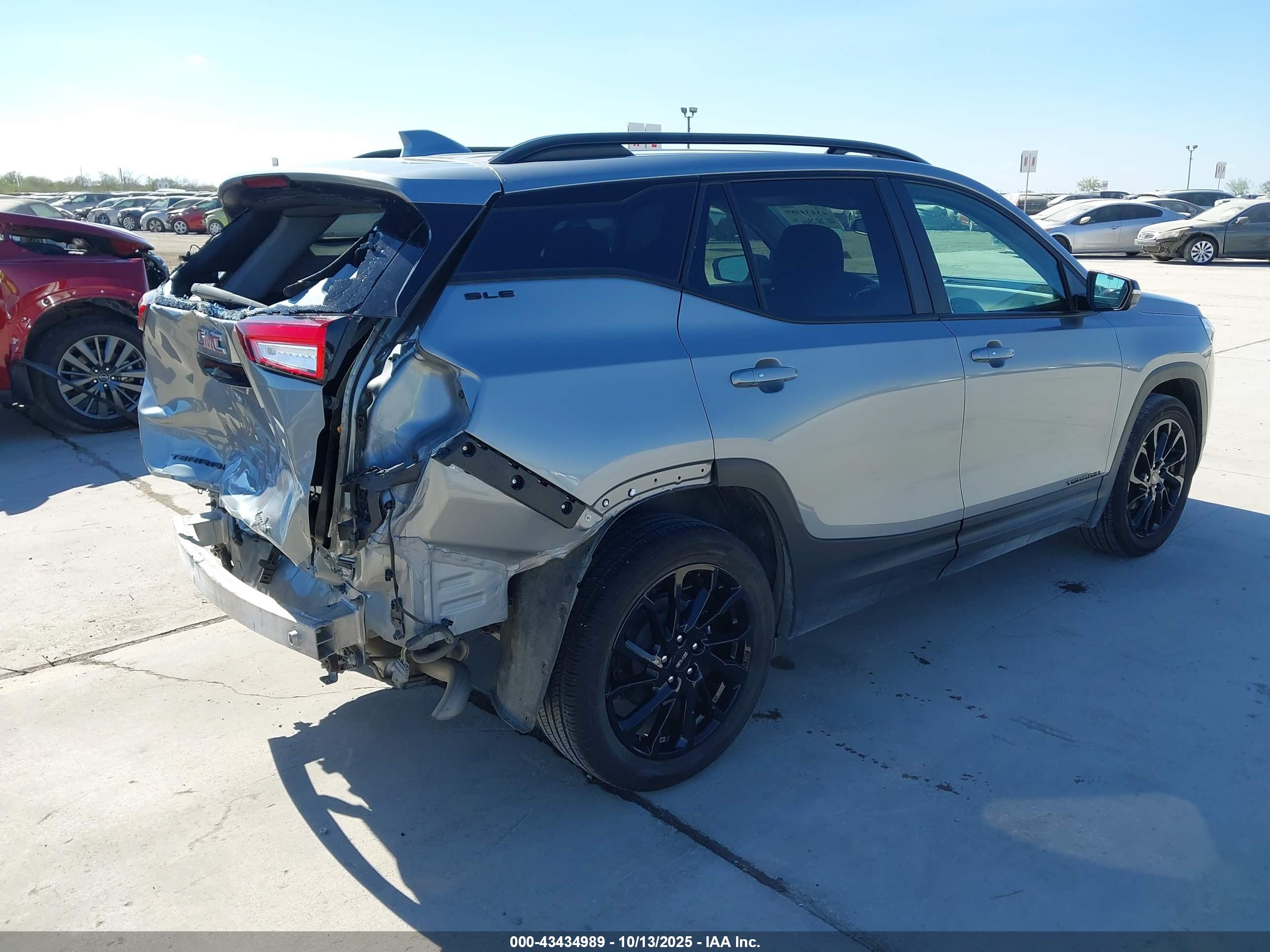 GMC TERRAIN image 4