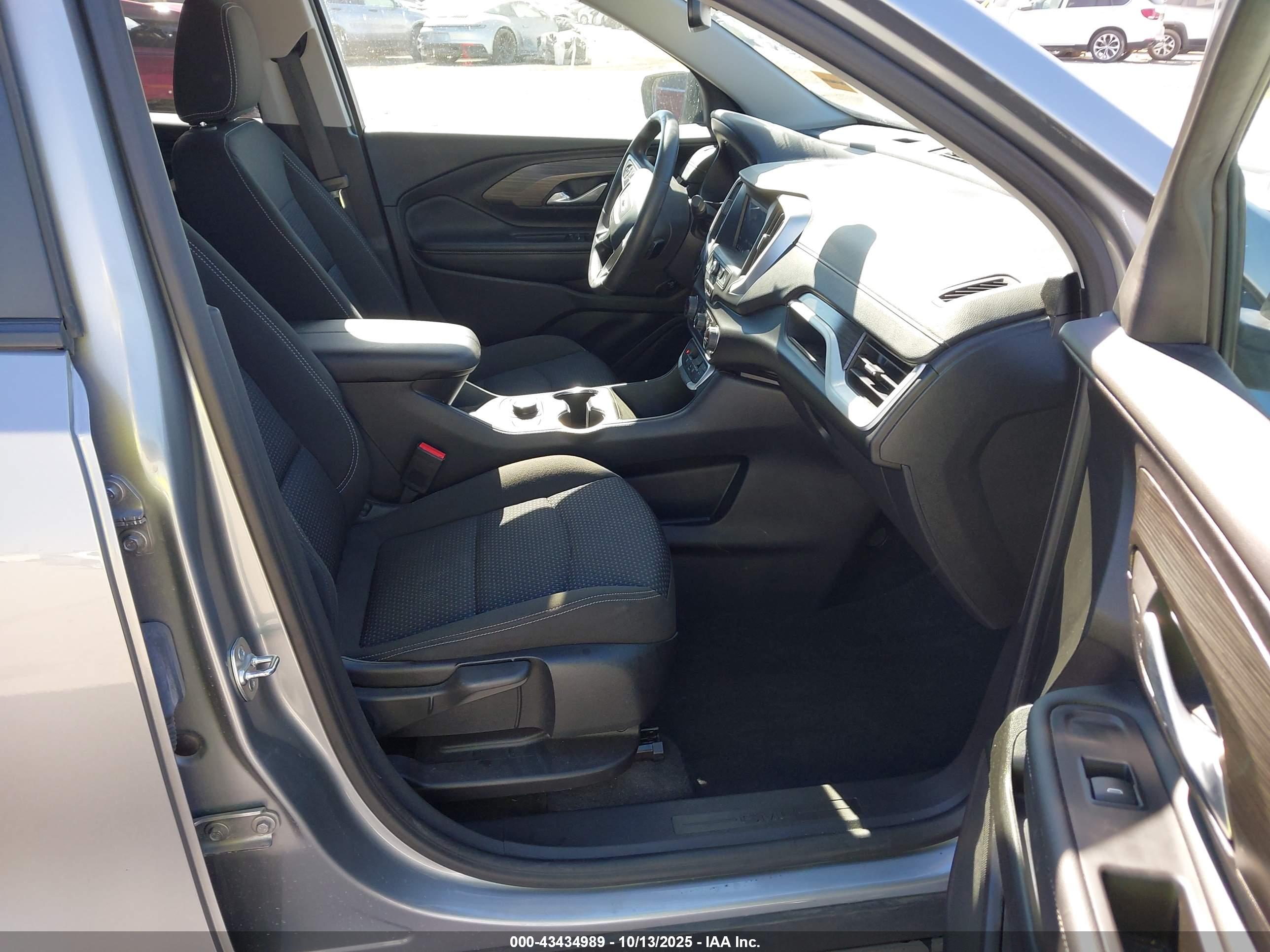 GMC TERRAIN image 5