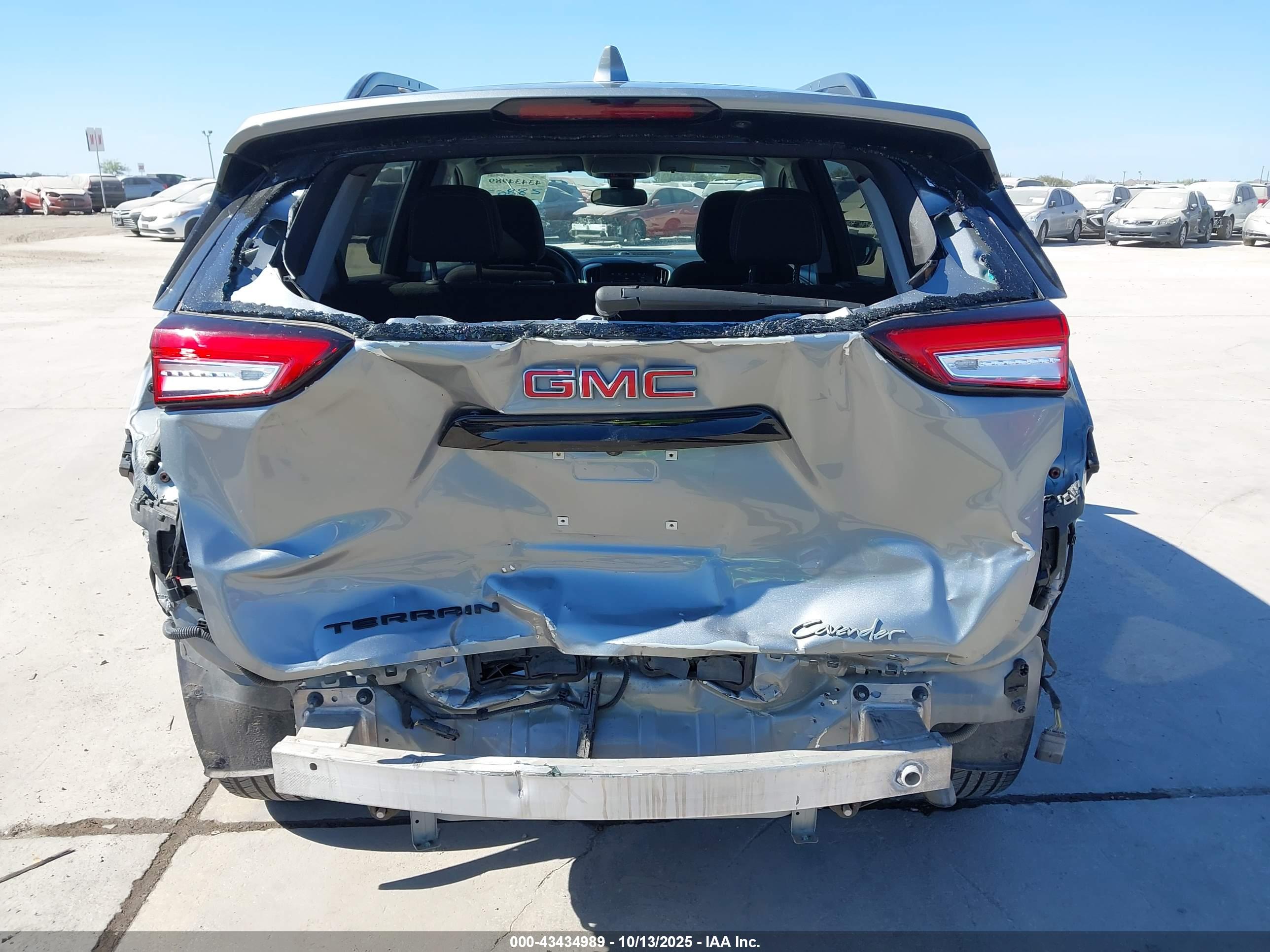 GMC TERRAIN image 6