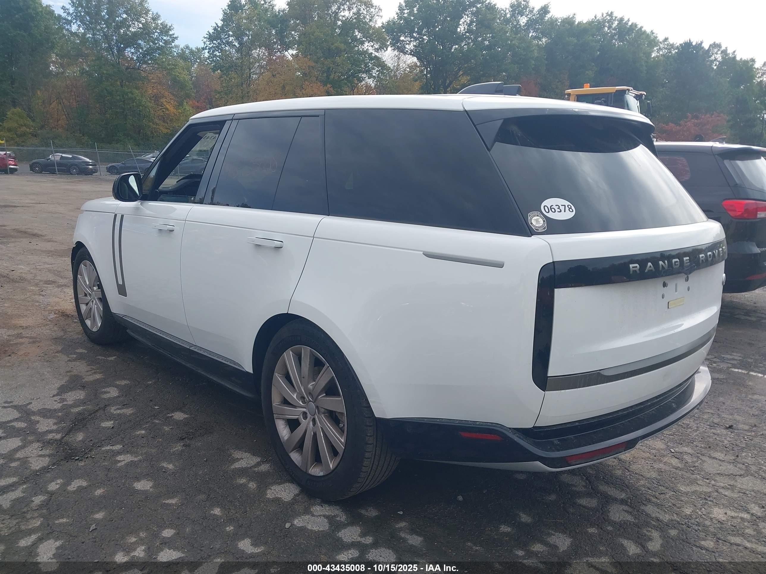 LAND ROVER image 3
