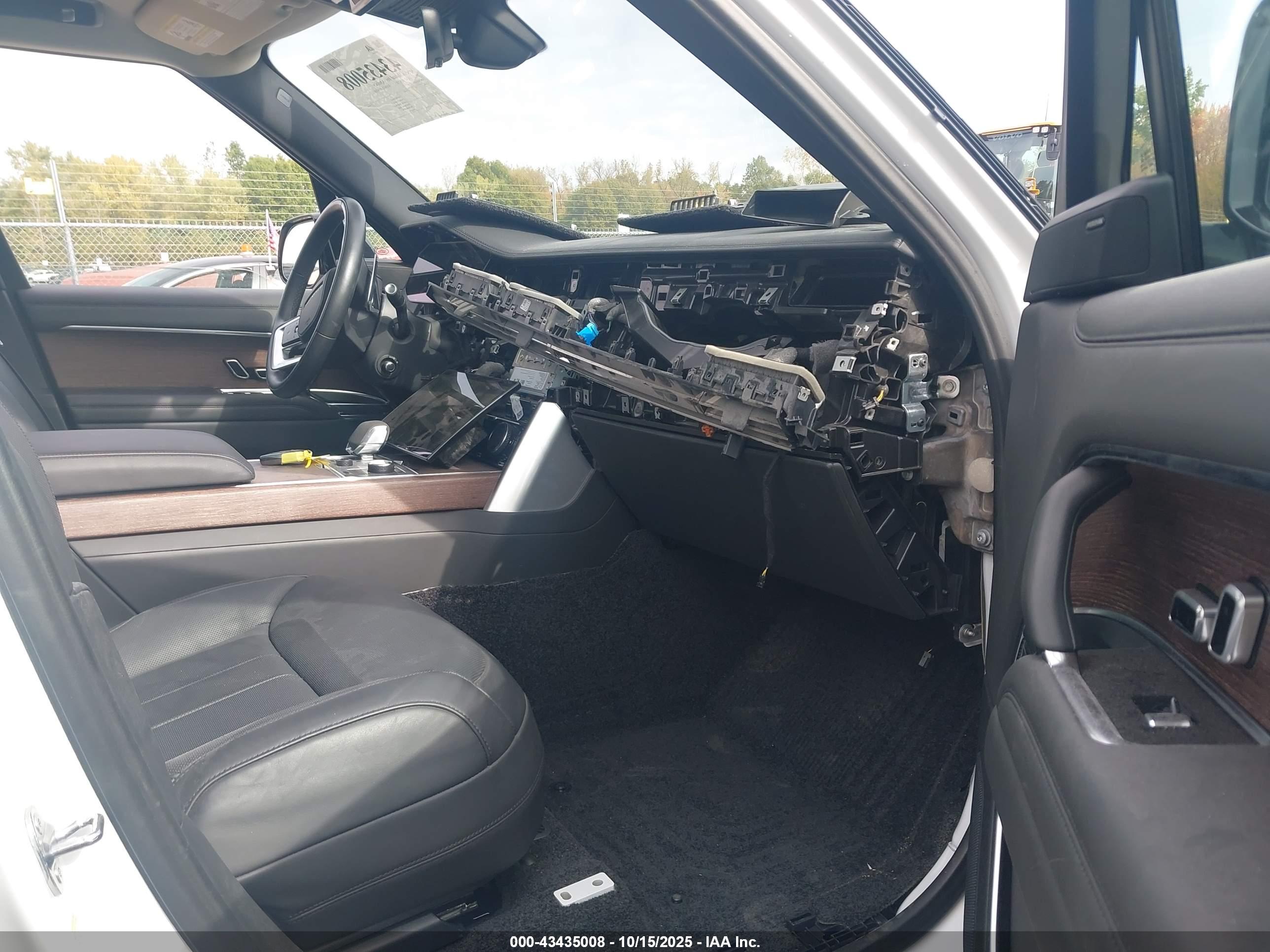 LAND ROVER image 5