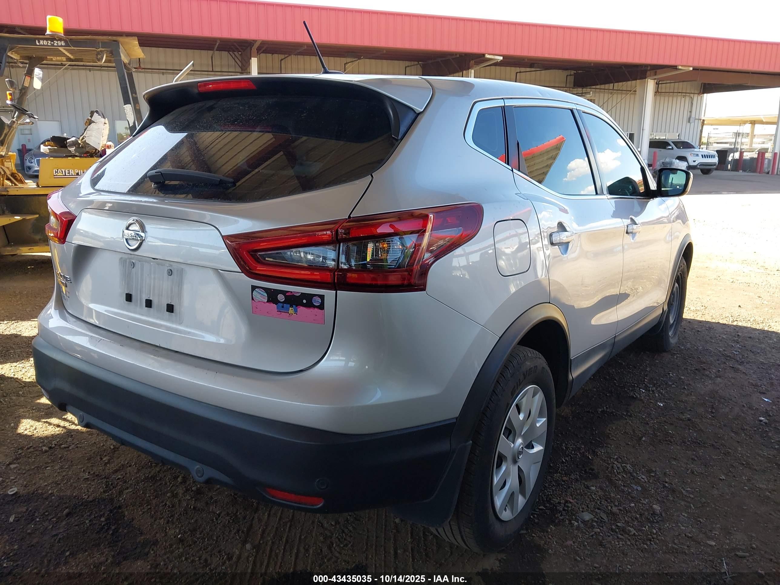 NISSAN ROGUE image 4