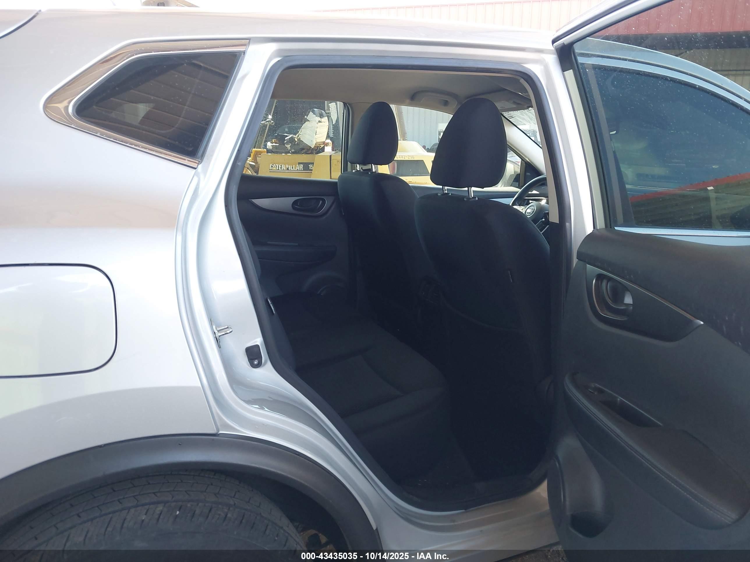 NISSAN ROGUE image 8