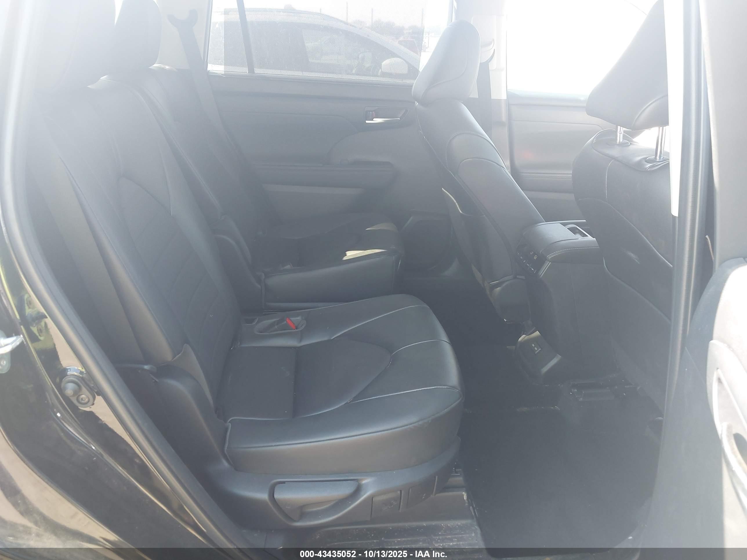 TOYOTA HIGHLANDER image 8