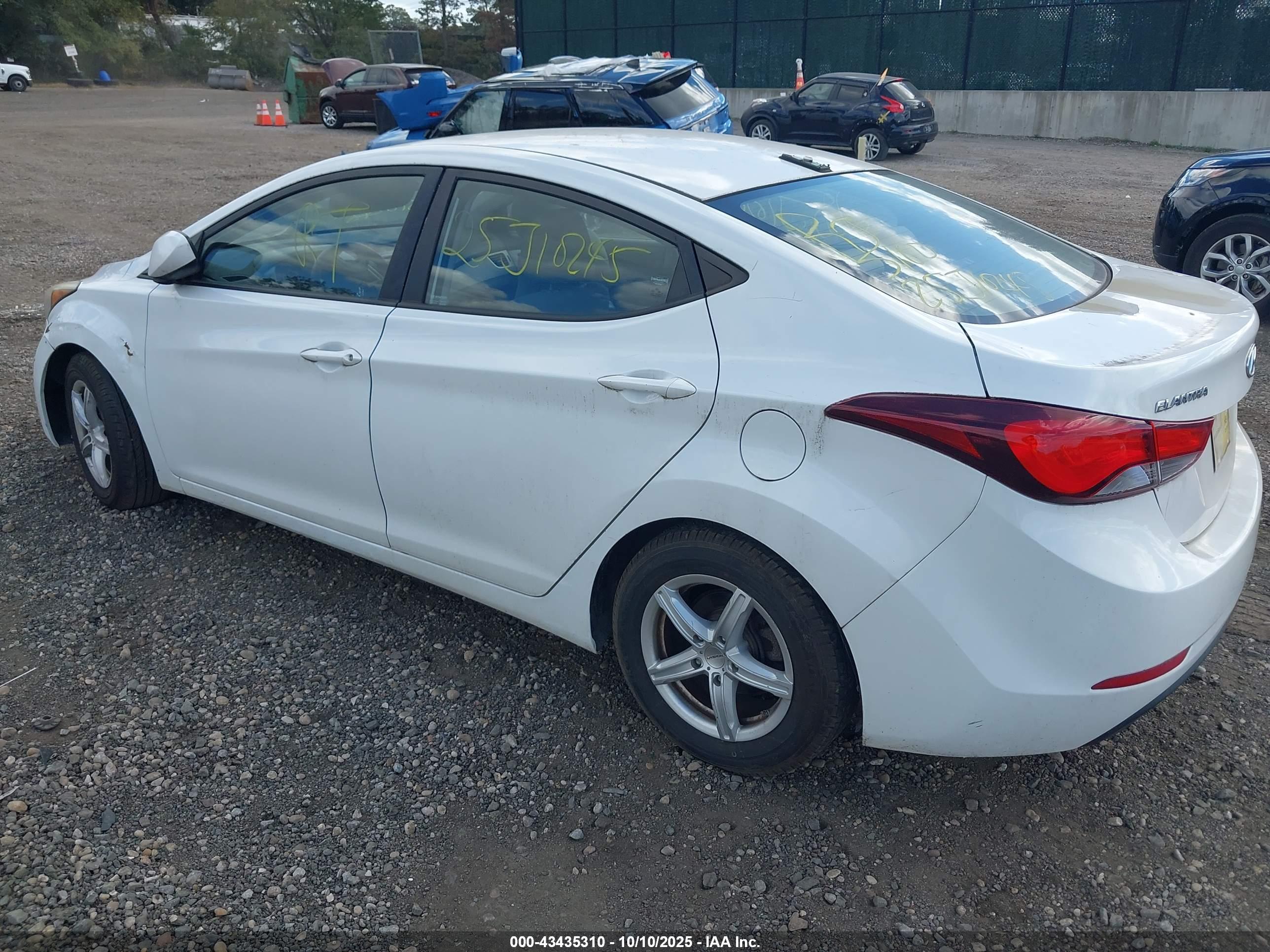 HYUNDAI ELANTRA image 3