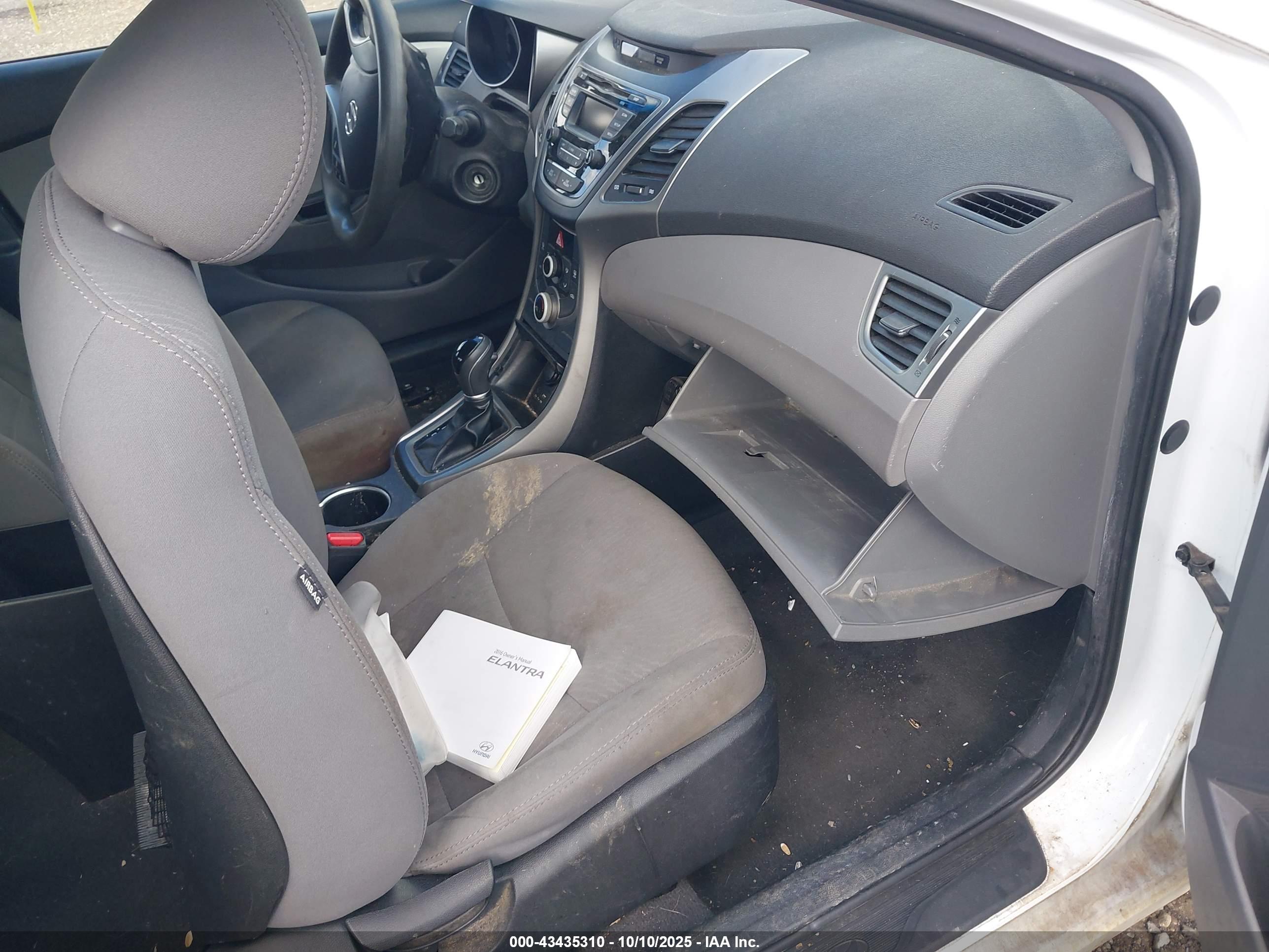 HYUNDAI ELANTRA image 5