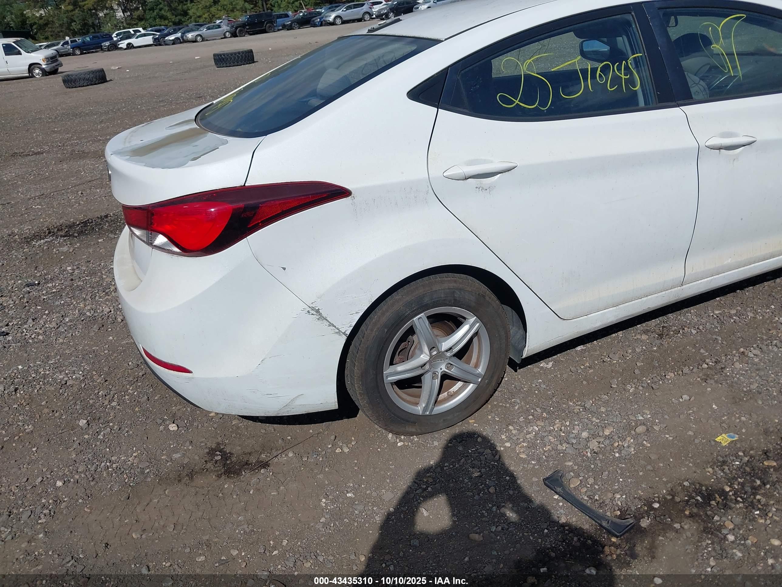 HYUNDAI ELANTRA image 6