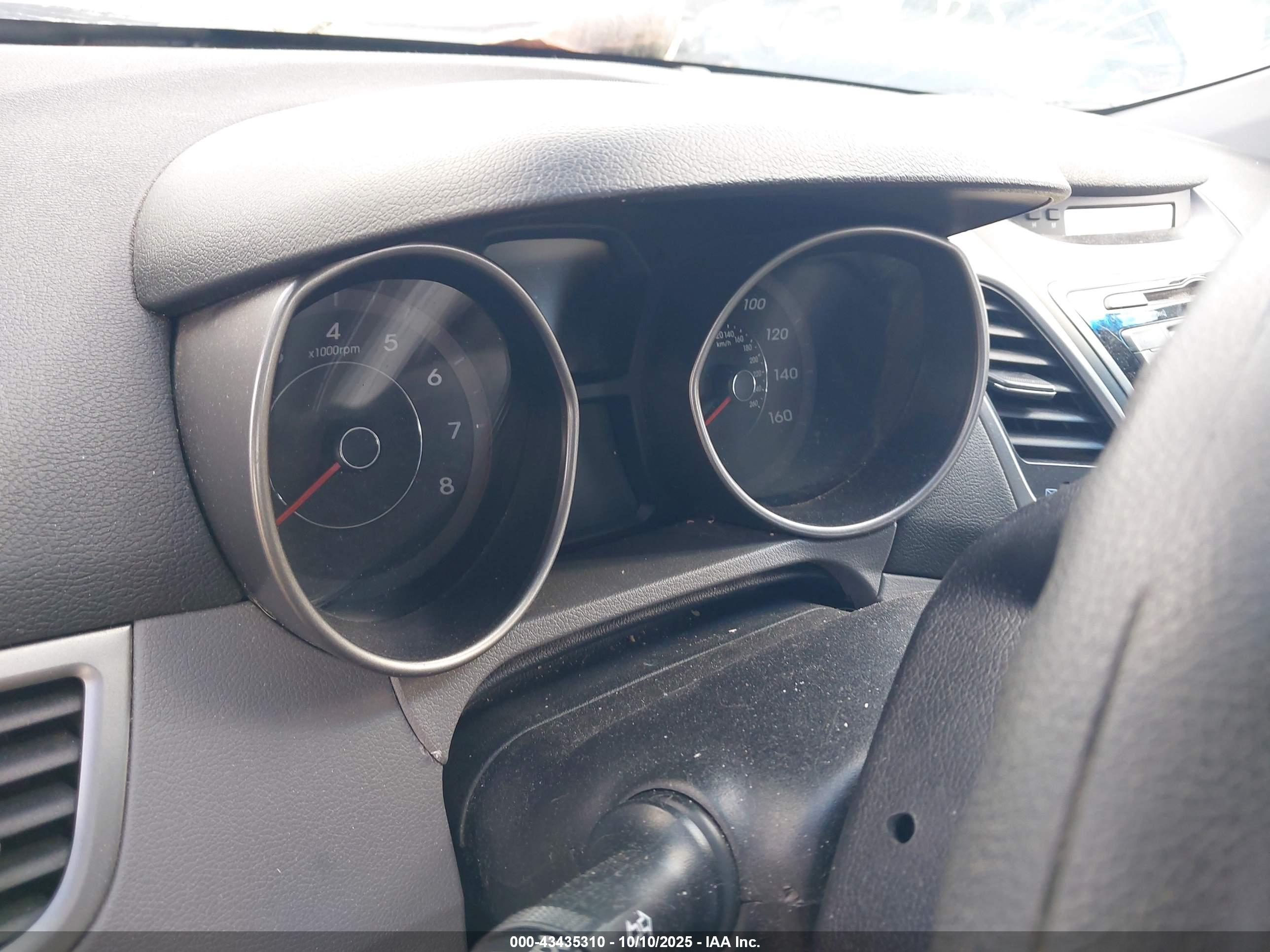 HYUNDAI ELANTRA image 7