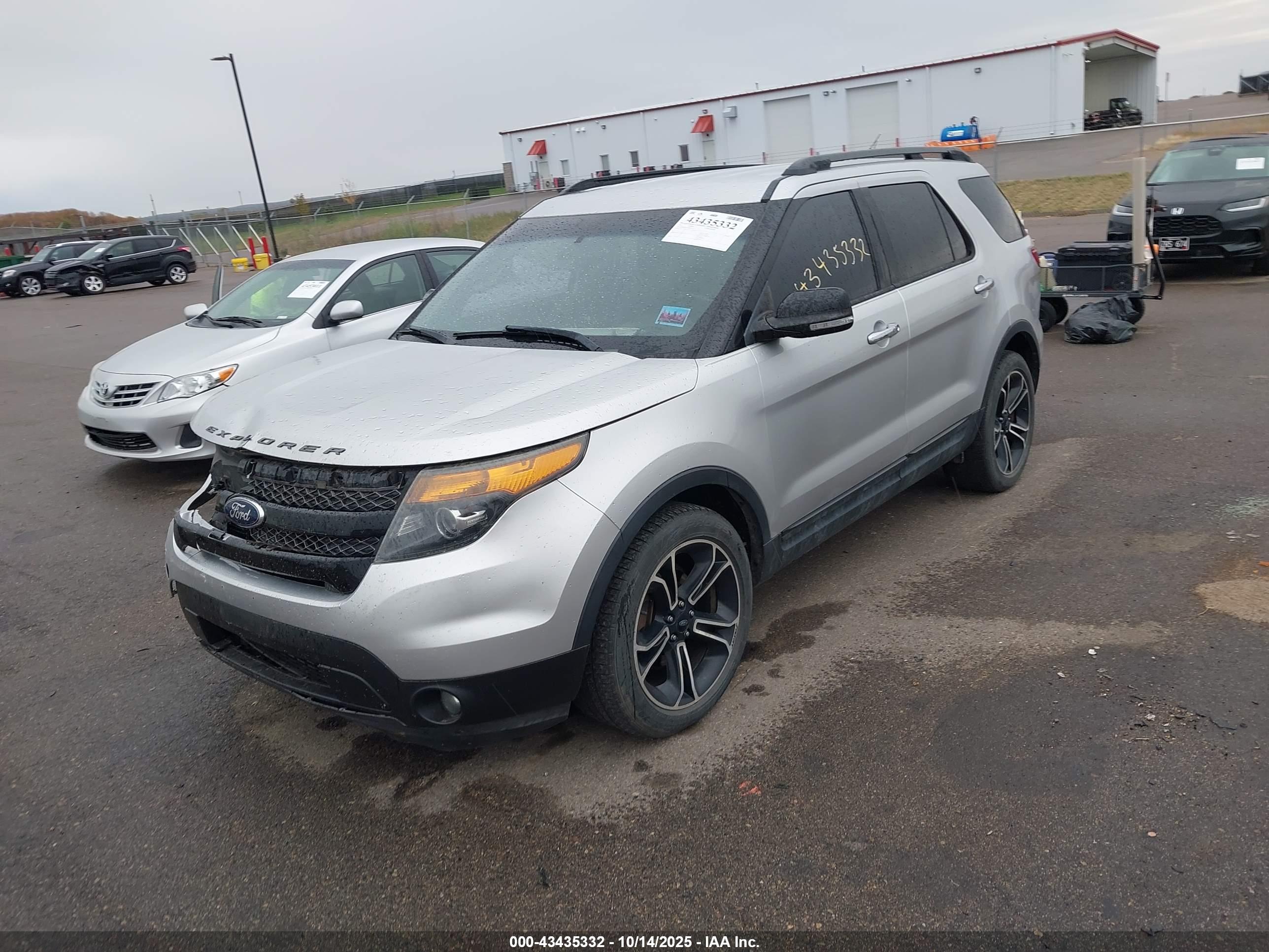 FORD EXPLORER image 2