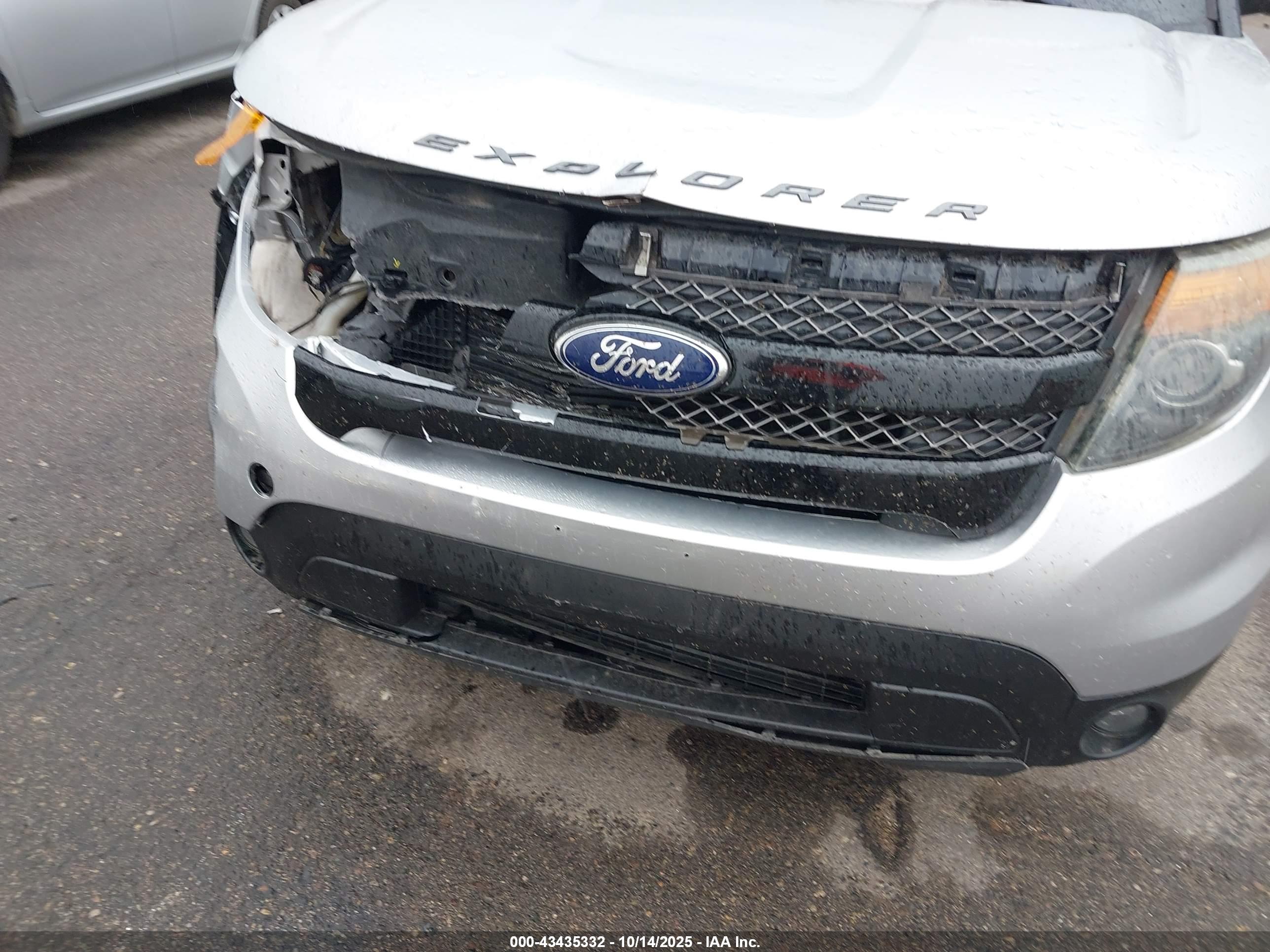 FORD EXPLORER image 6