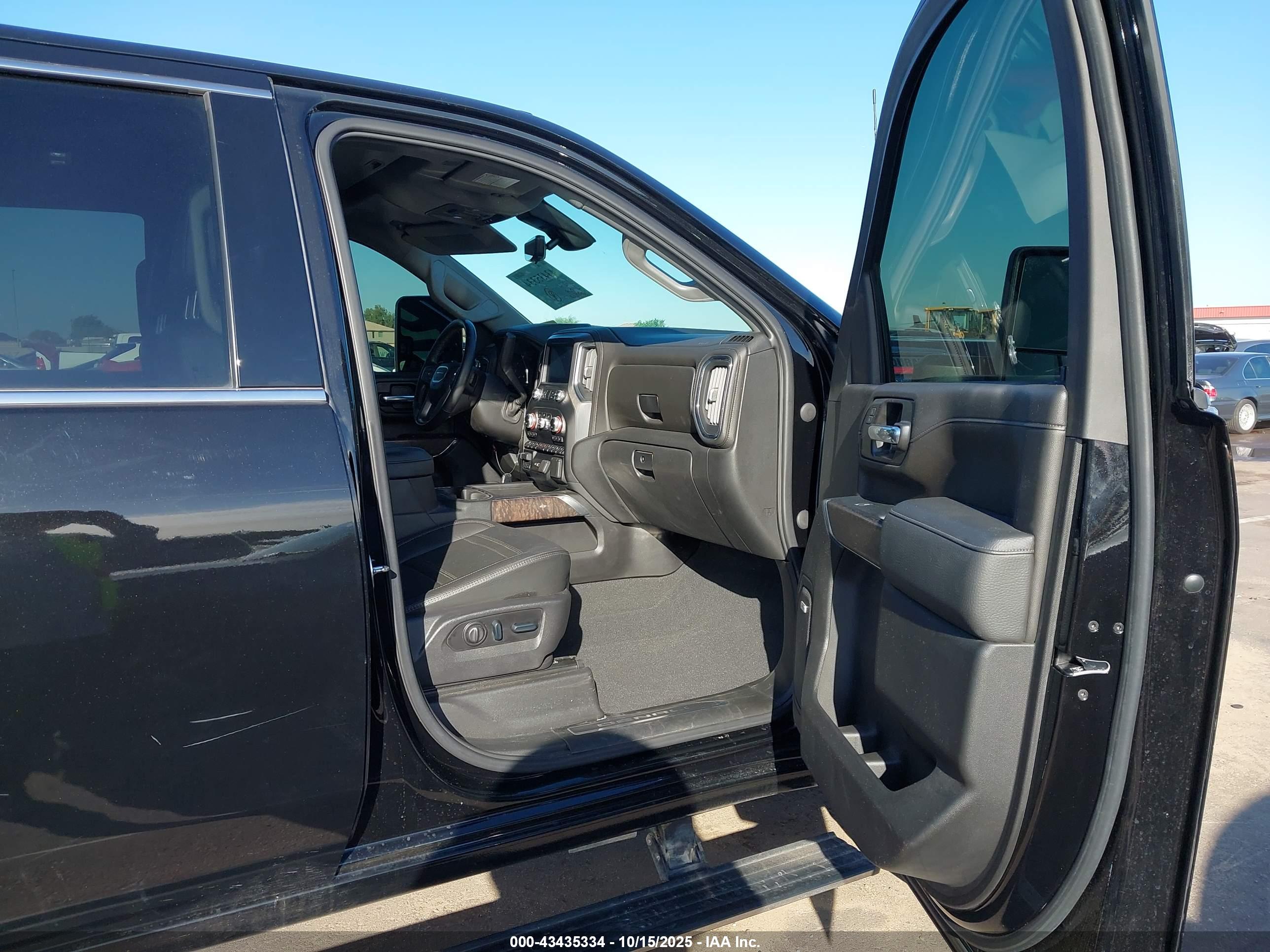 GMC SIERRA image 7