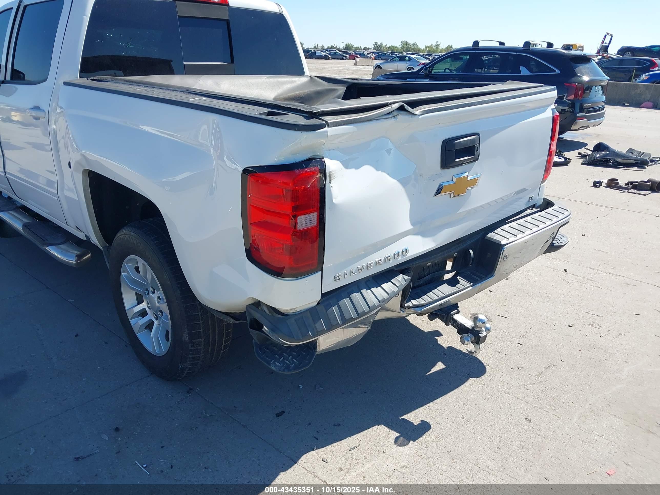 CHEVROLET SILVERADO image 6