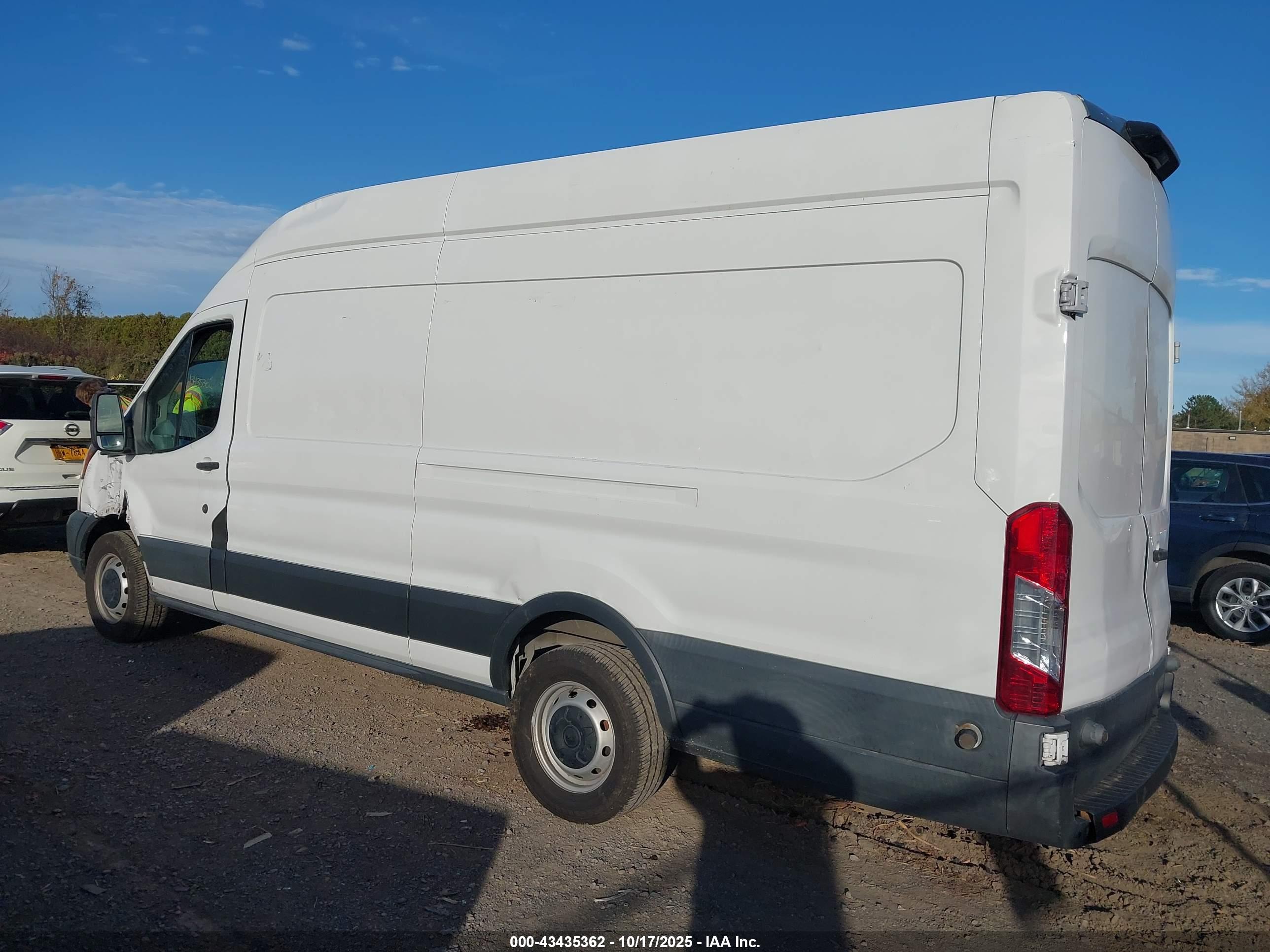 FORD TRANSIT-350 image 3