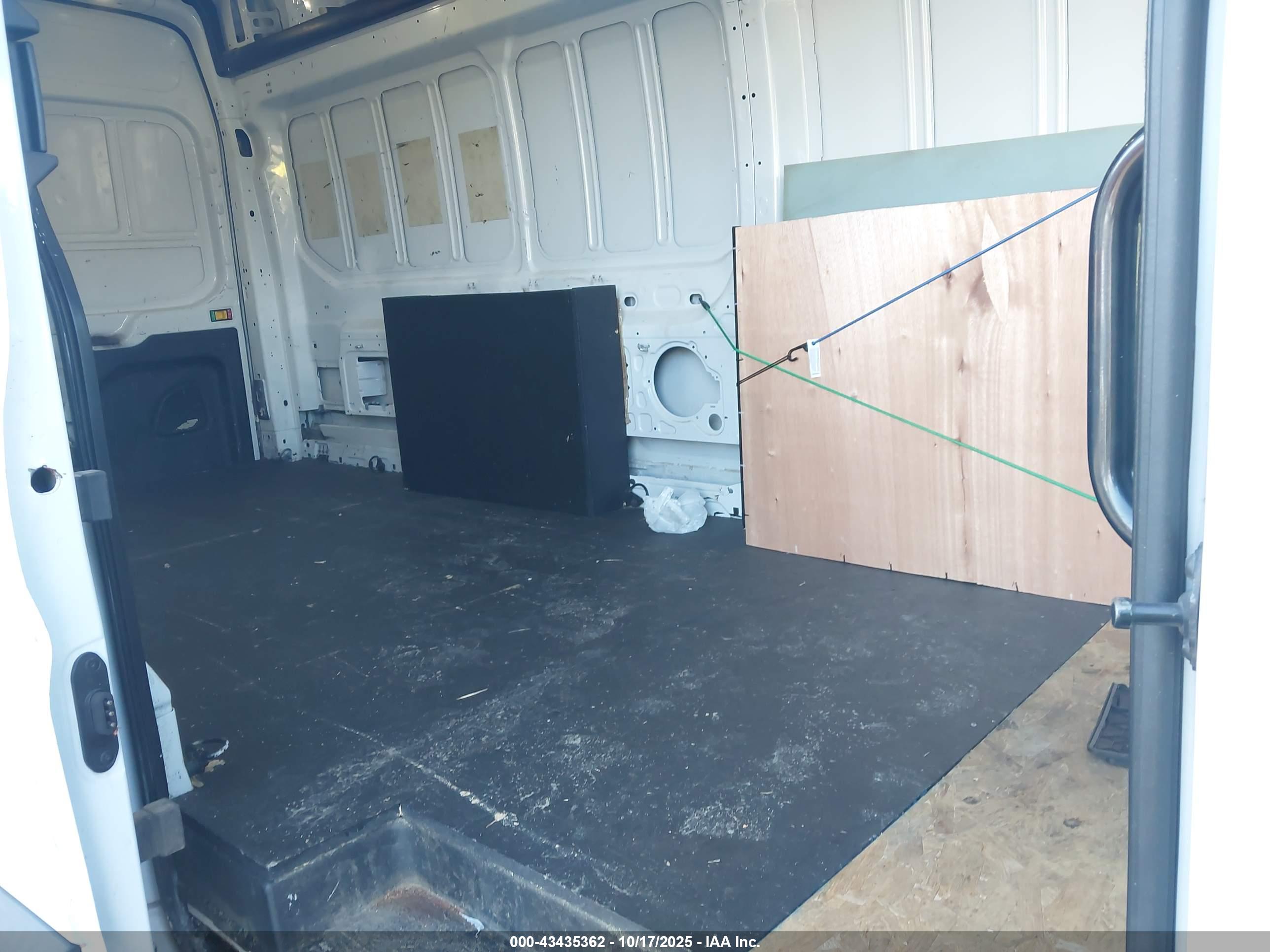 FORD TRANSIT-350 image 8