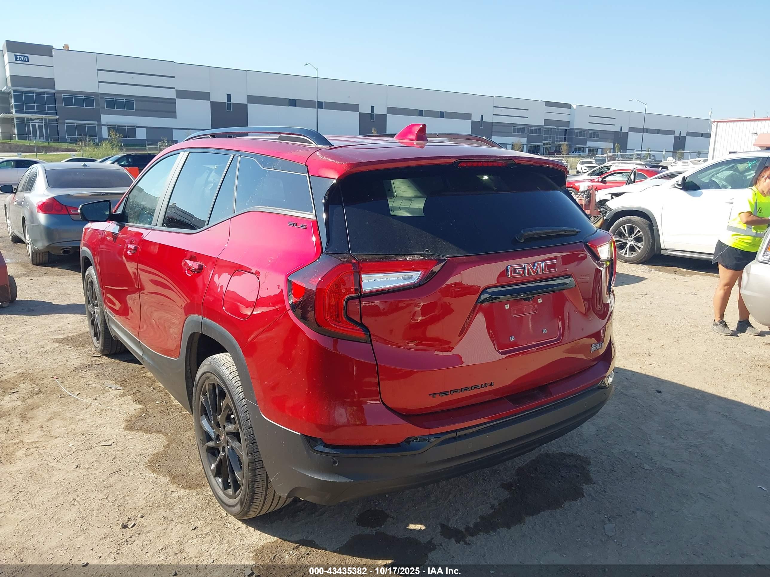 GMC TERRAIN image 3