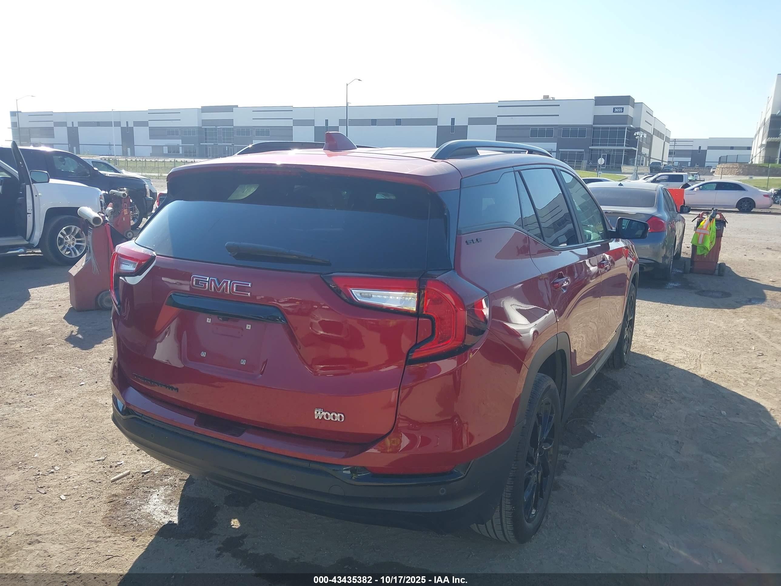 GMC TERRAIN image 4