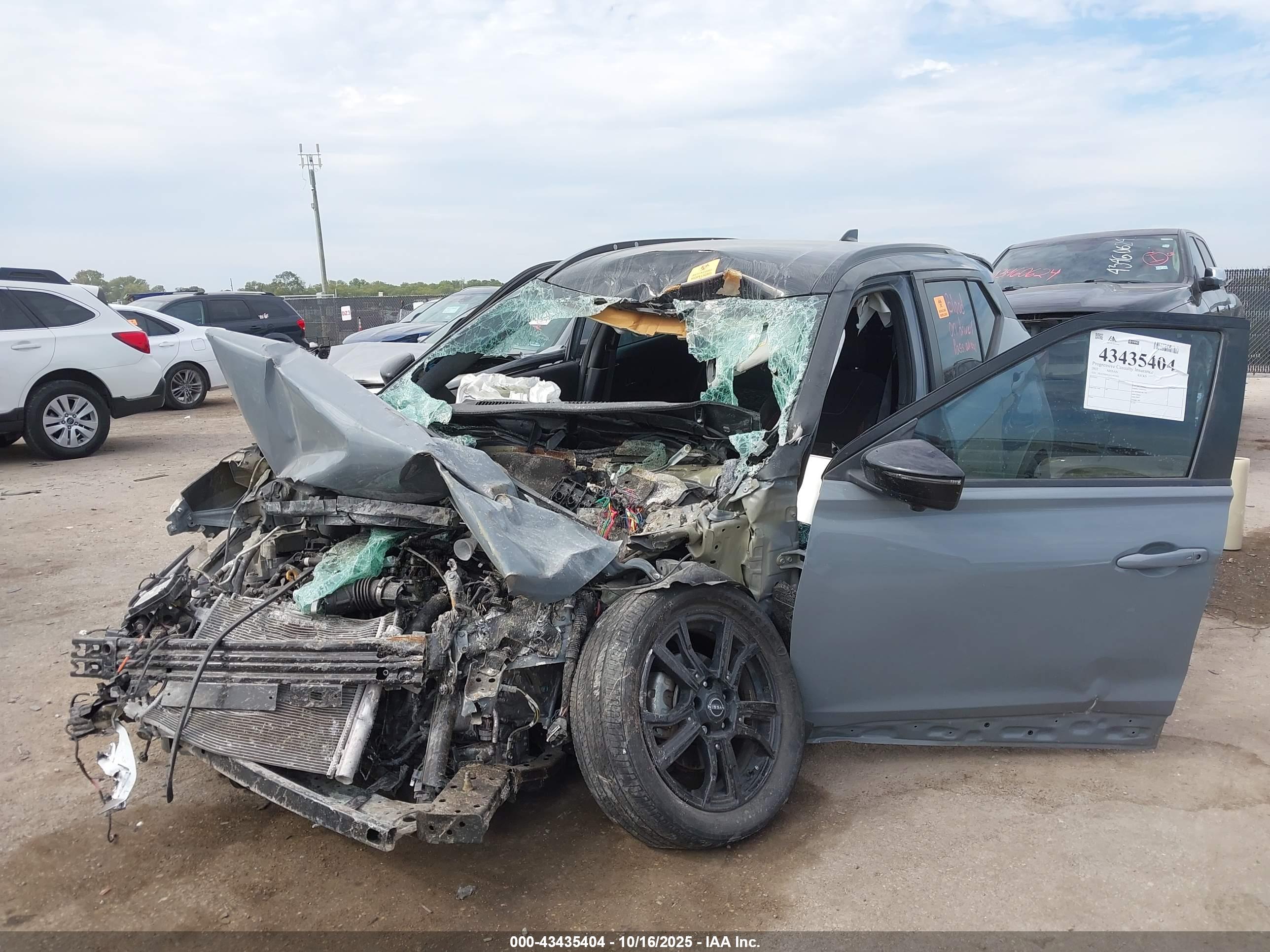 NISSAN KICKS image 2