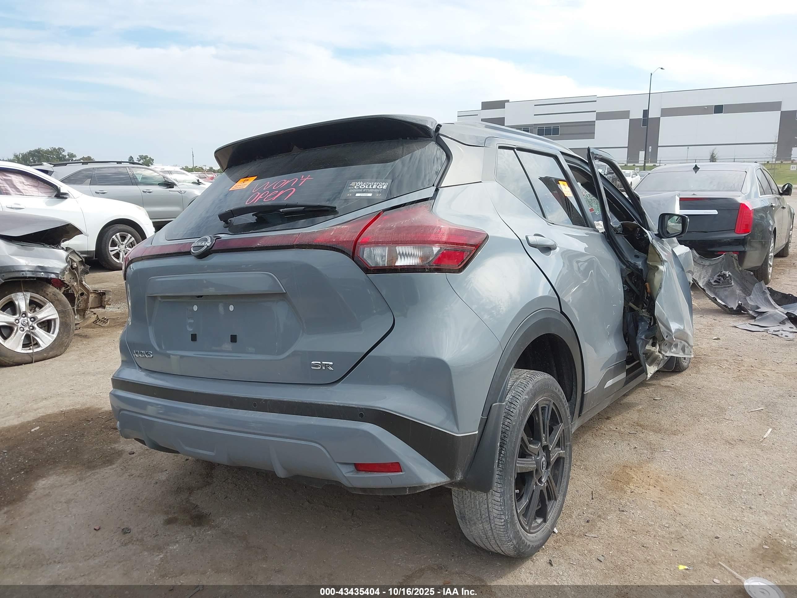 NISSAN KICKS image 4