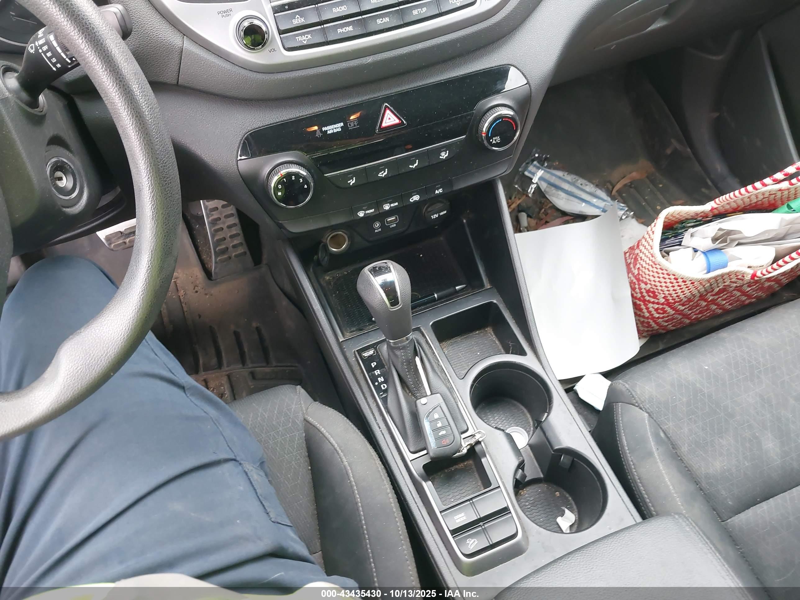 HYUNDAI TUCSON image 11