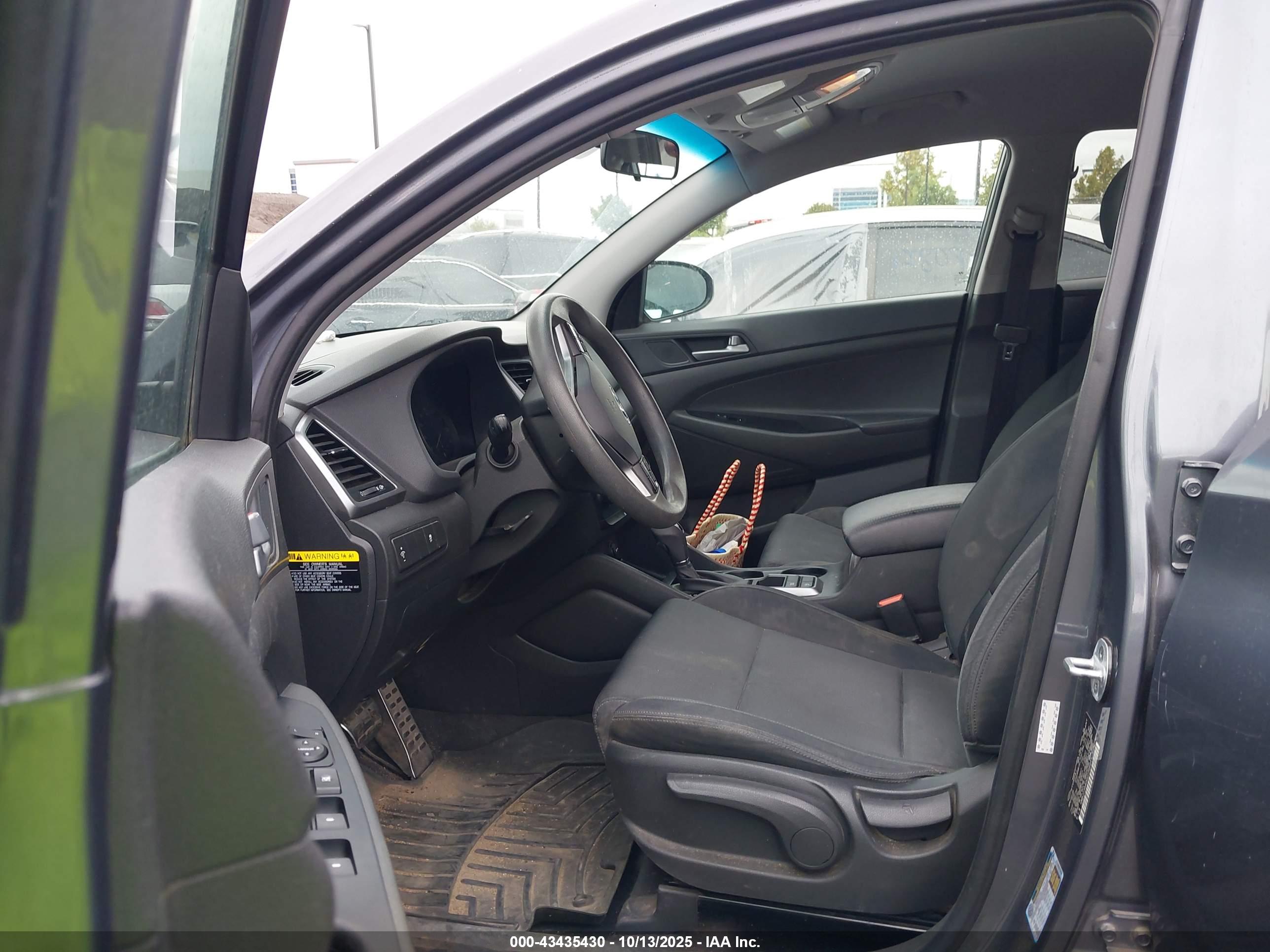 HYUNDAI TUCSON image 5