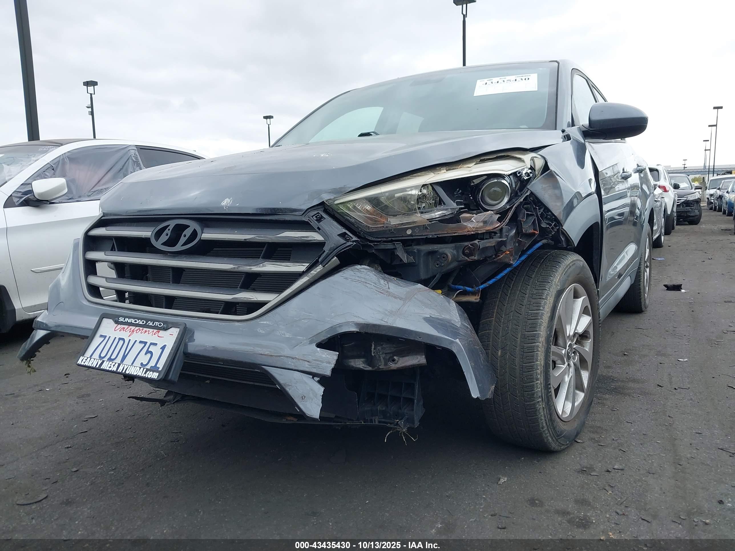 HYUNDAI TUCSON image 6