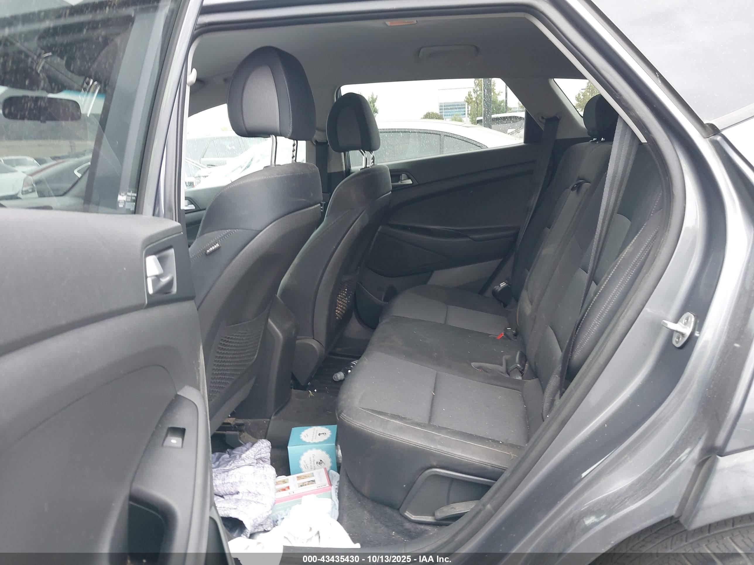 HYUNDAI TUCSON image 8