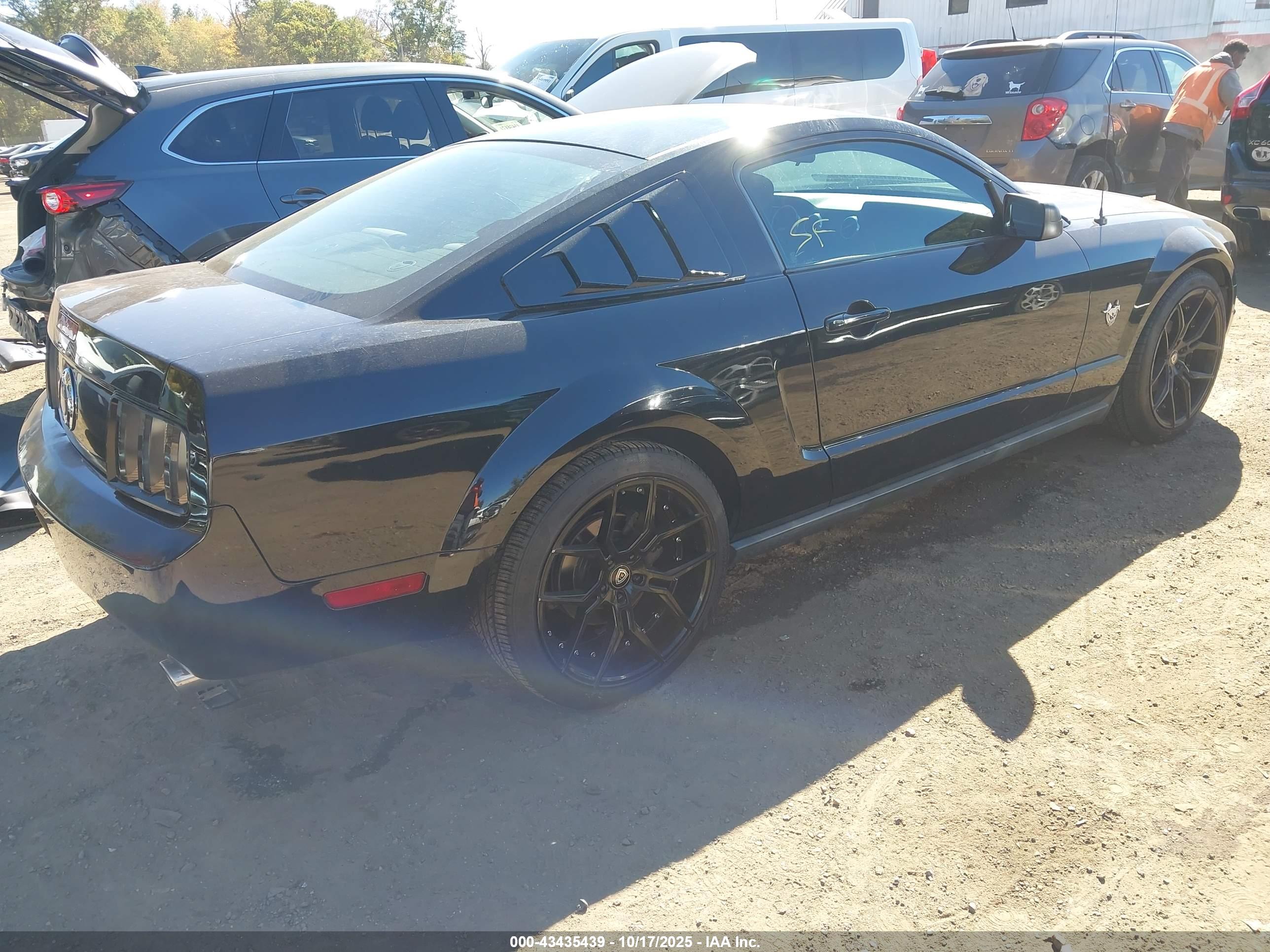 FORD MUSTANG image 4