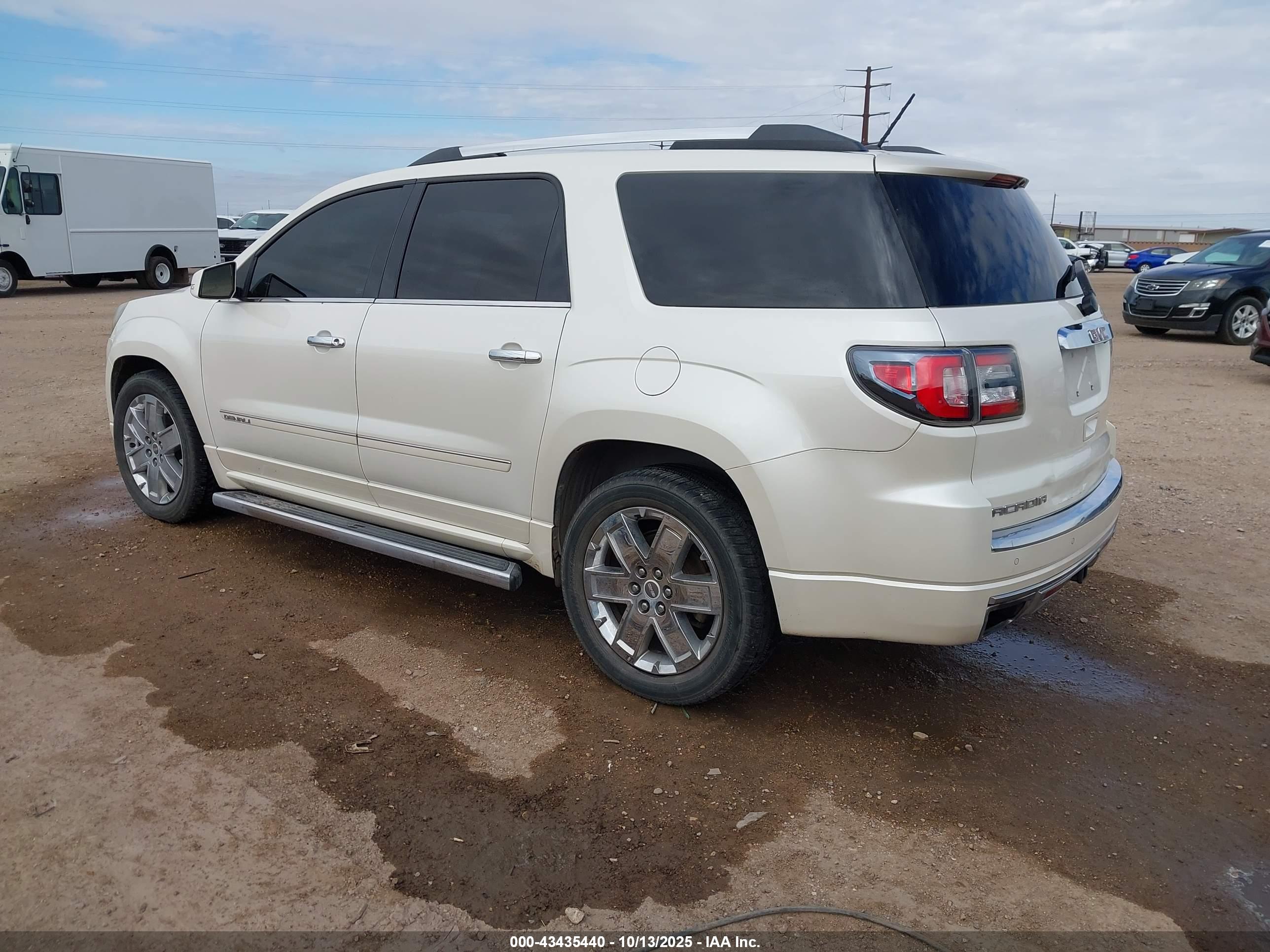 GMC ACADIA image 3