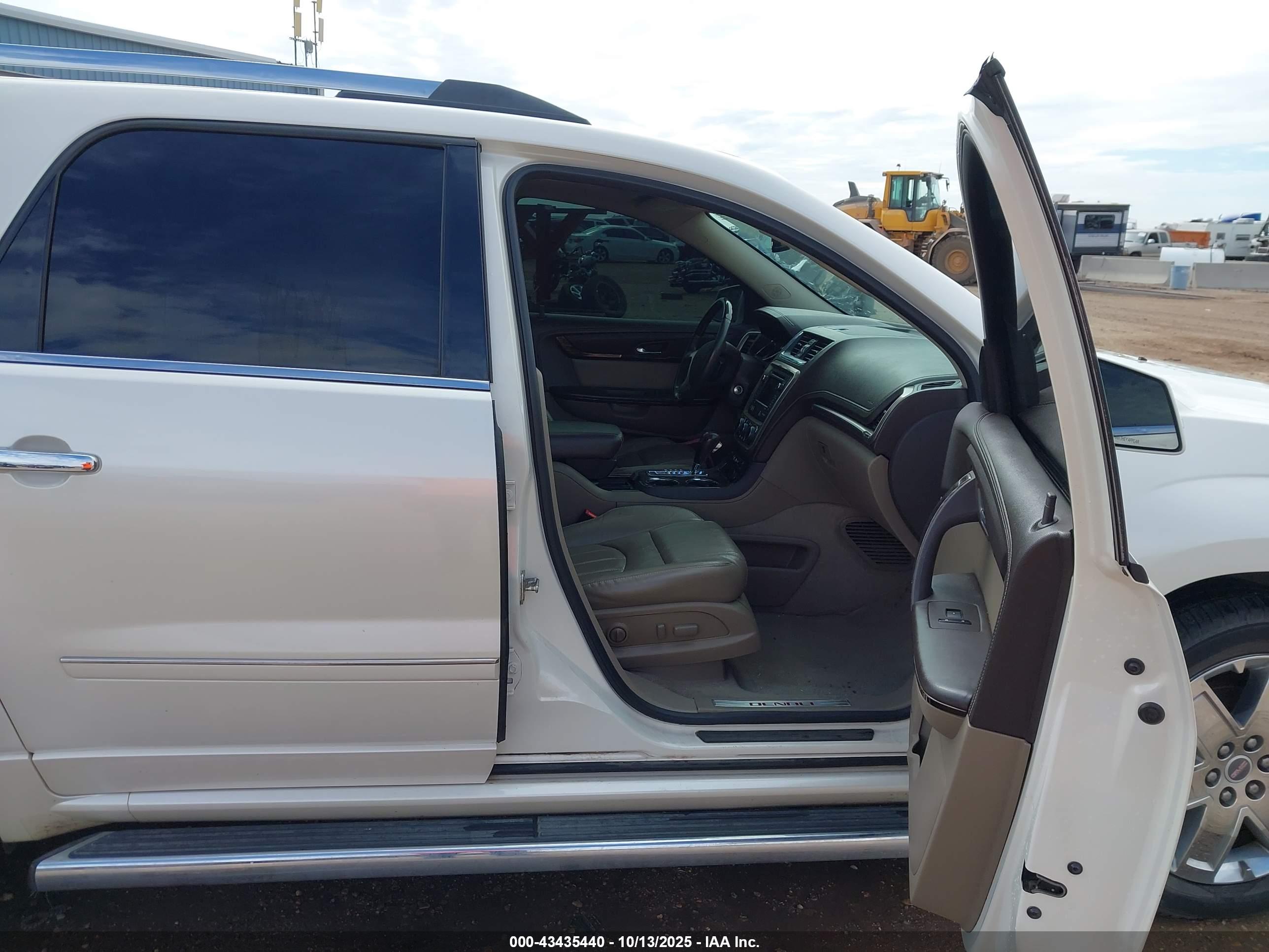 GMC ACADIA image 5