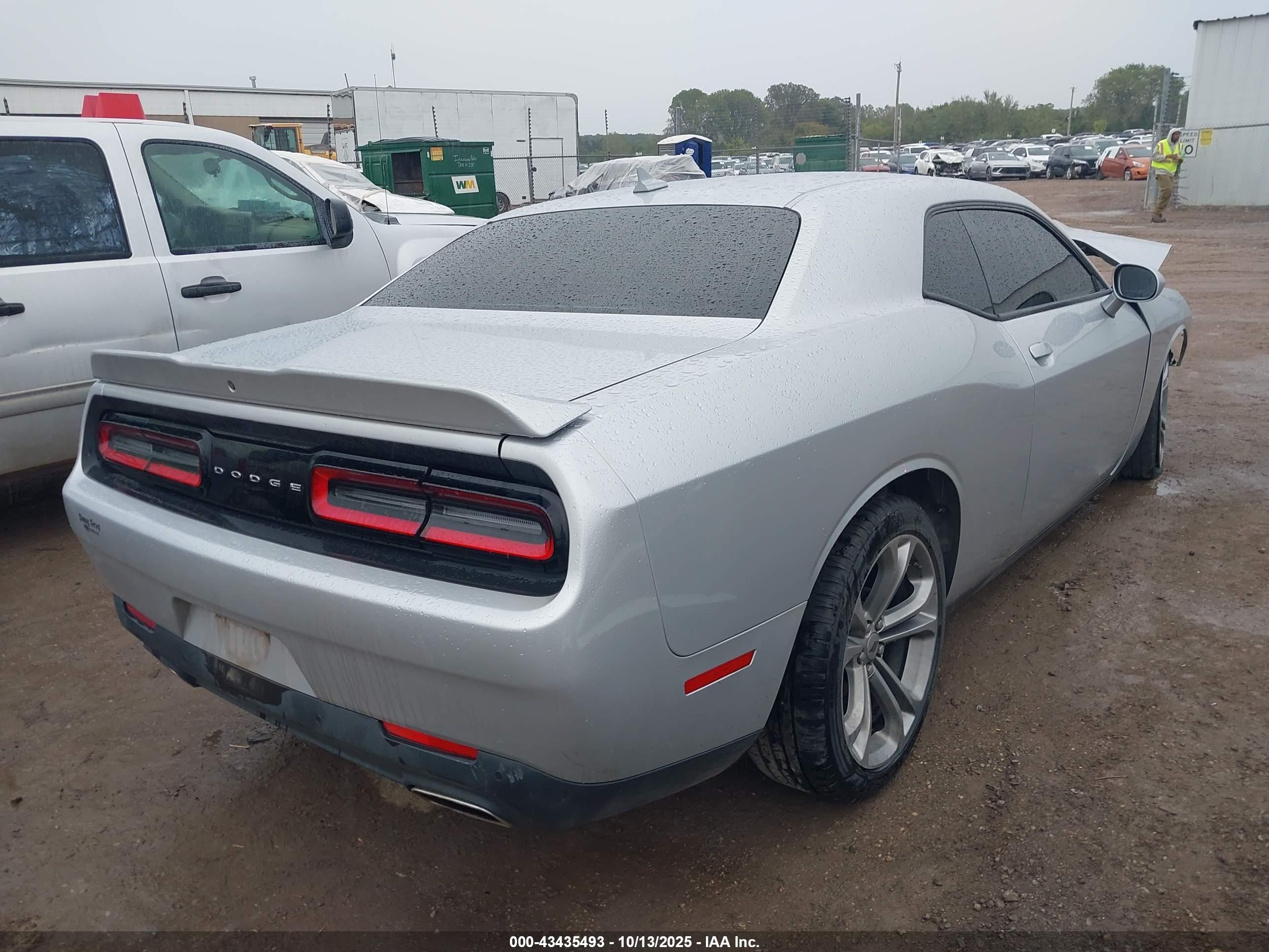 DODGE CHALLENGER image 4