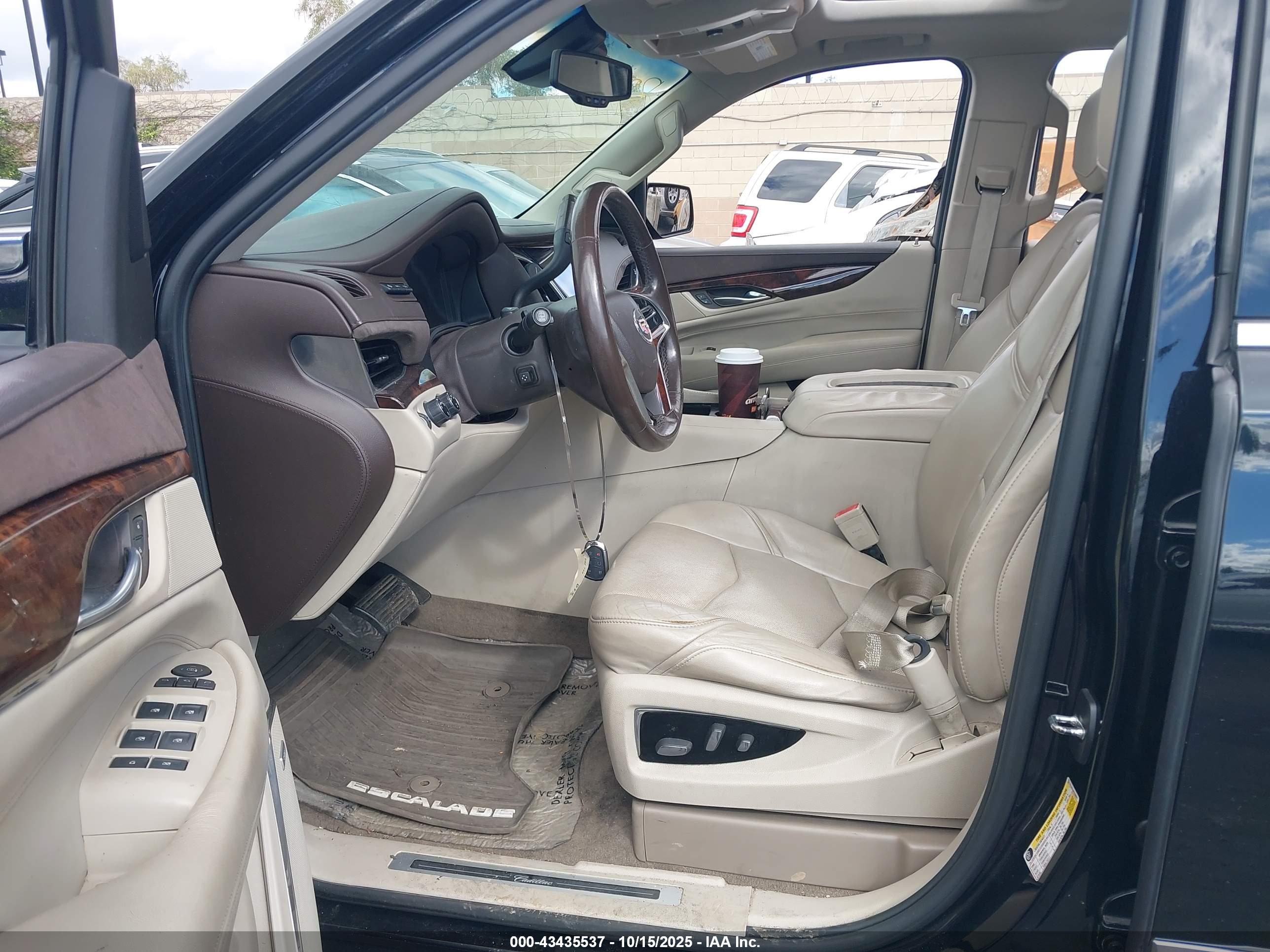 CADILLAC ESCALADE image 5