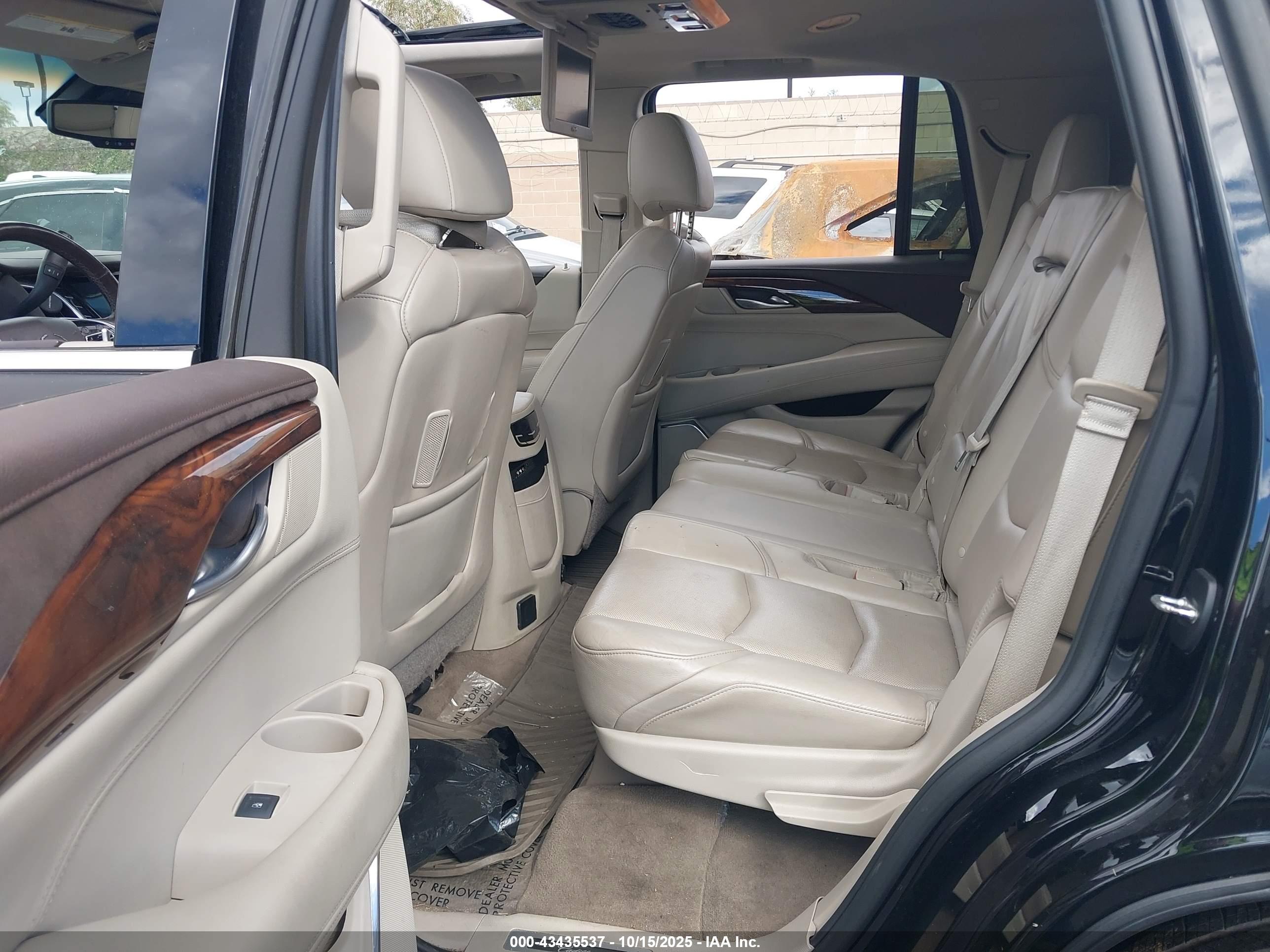 CADILLAC ESCALADE image 8