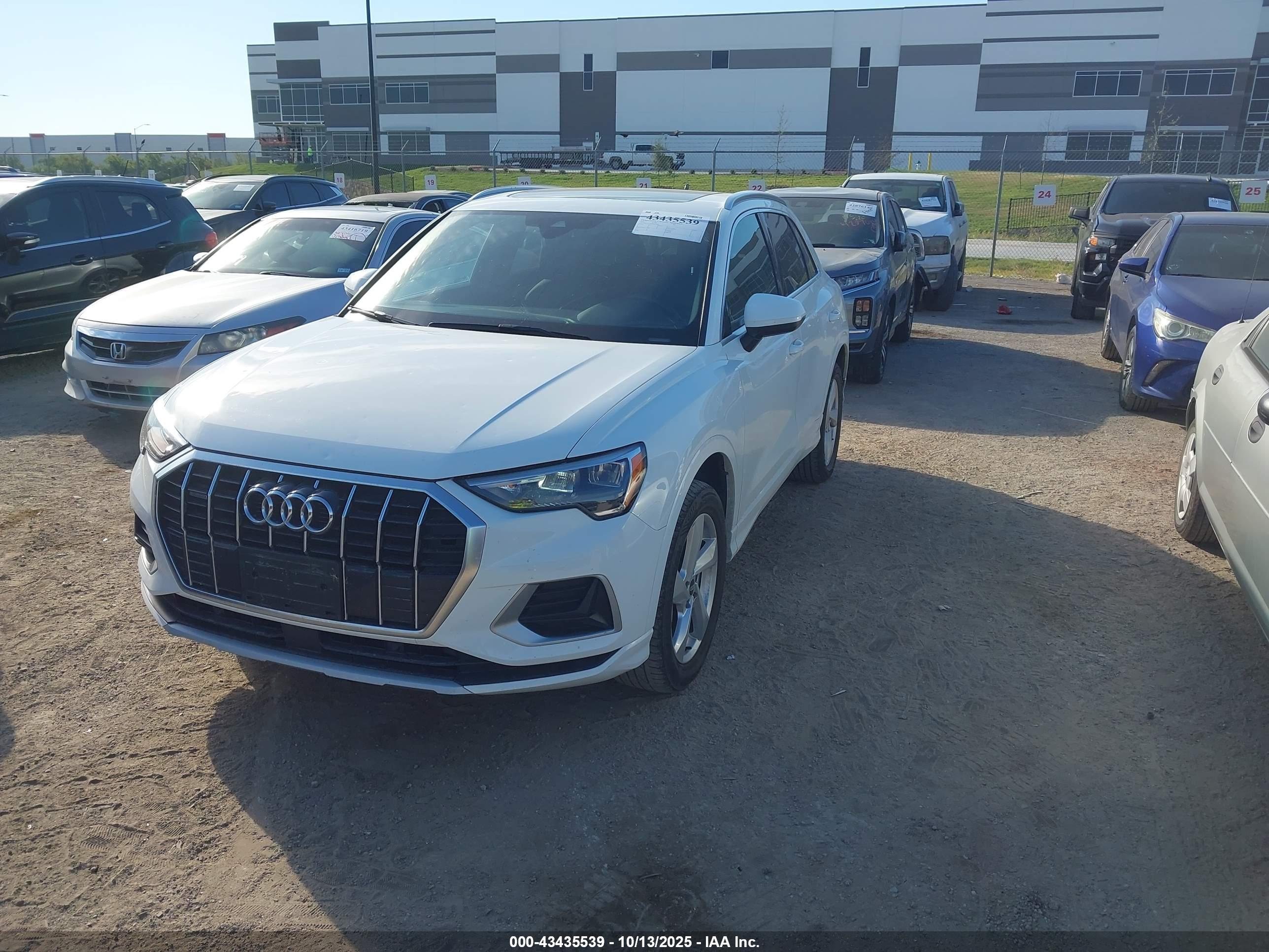 AUDI Q3 image 2
