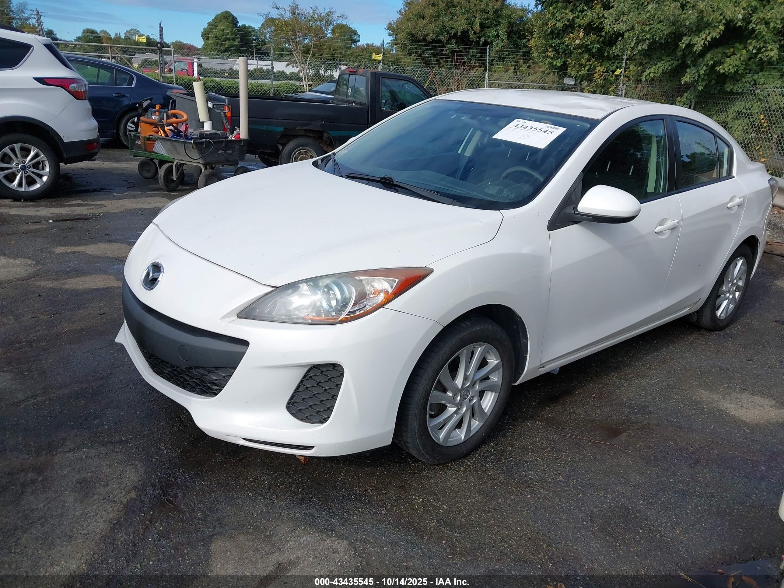 MAZDA MAZDA3 image 2