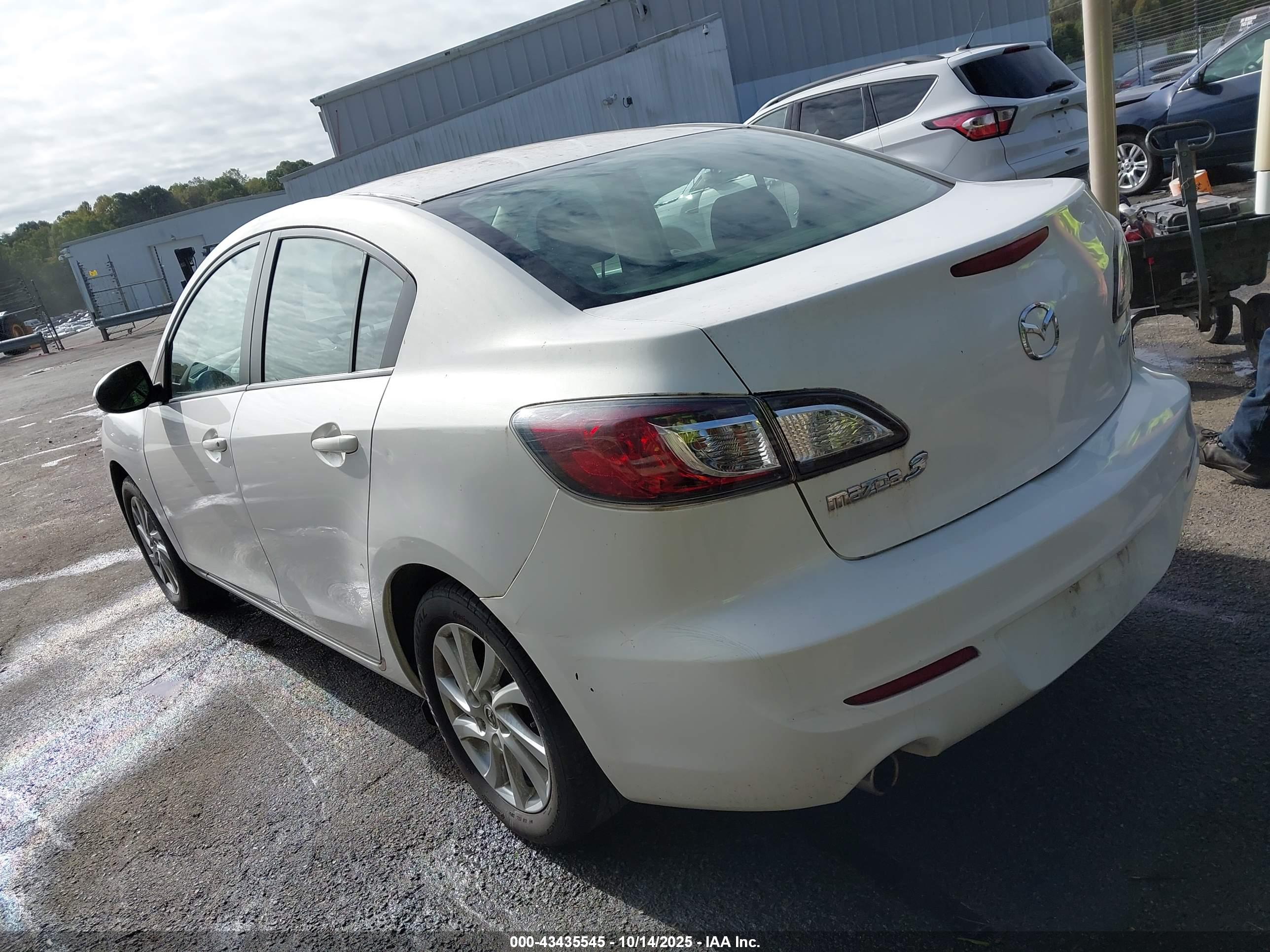 MAZDA MAZDA3 image 3