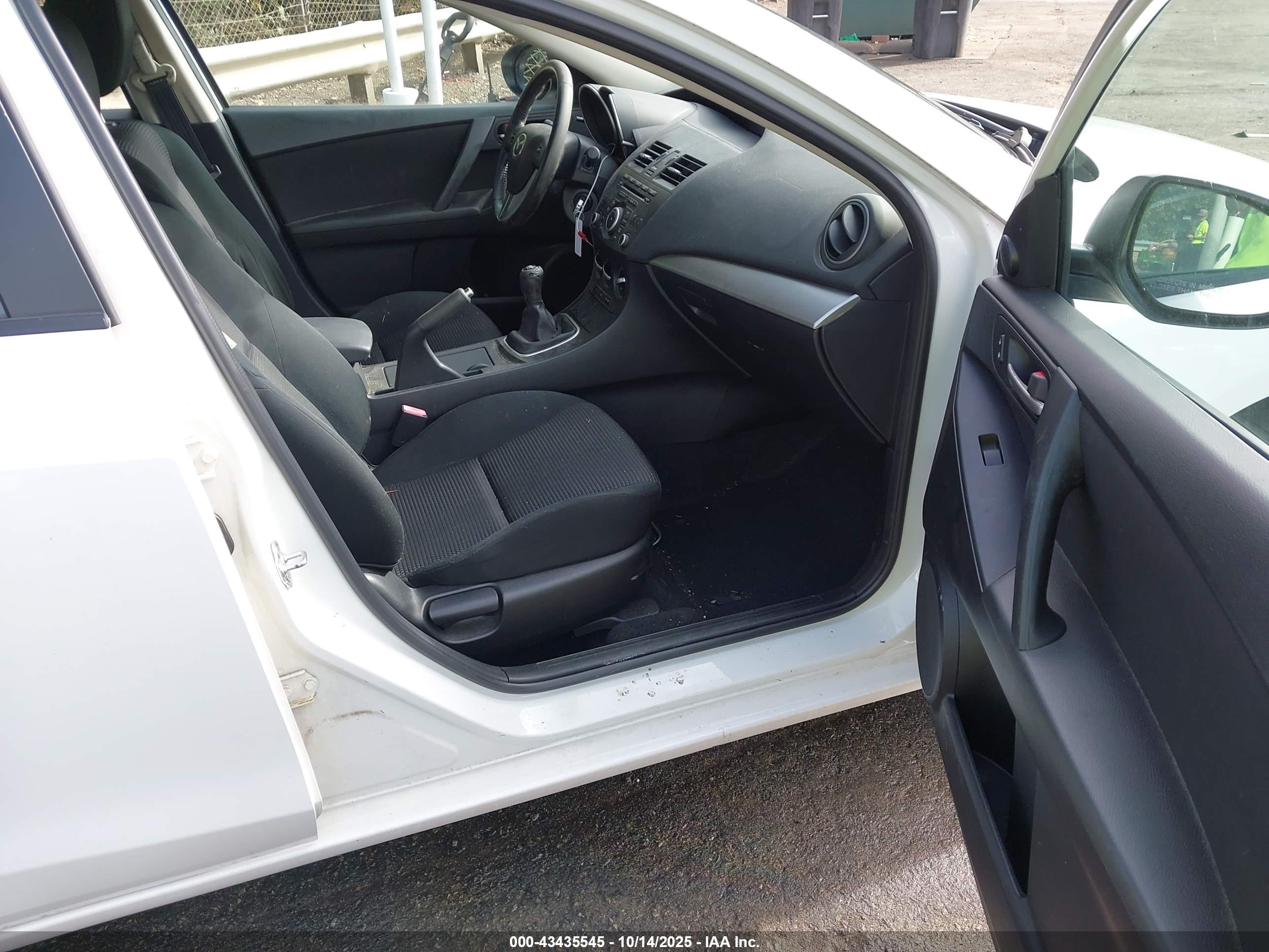 MAZDA MAZDA3 image 5
