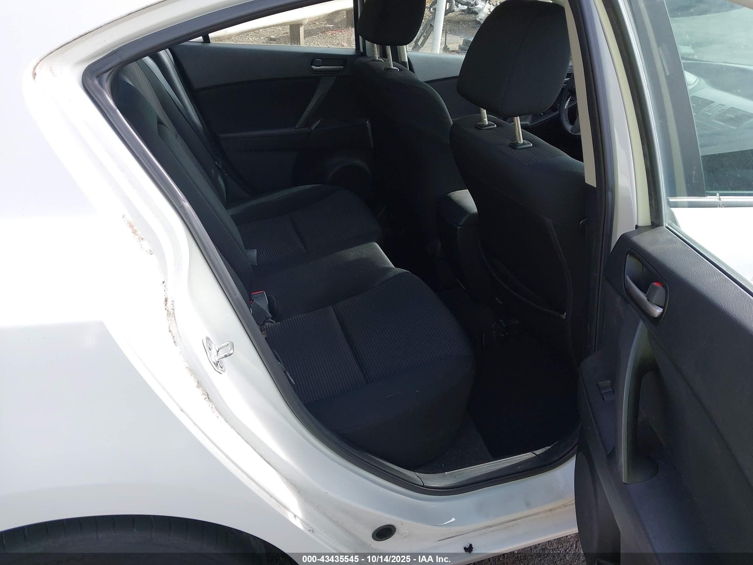 MAZDA MAZDA3 image 8
