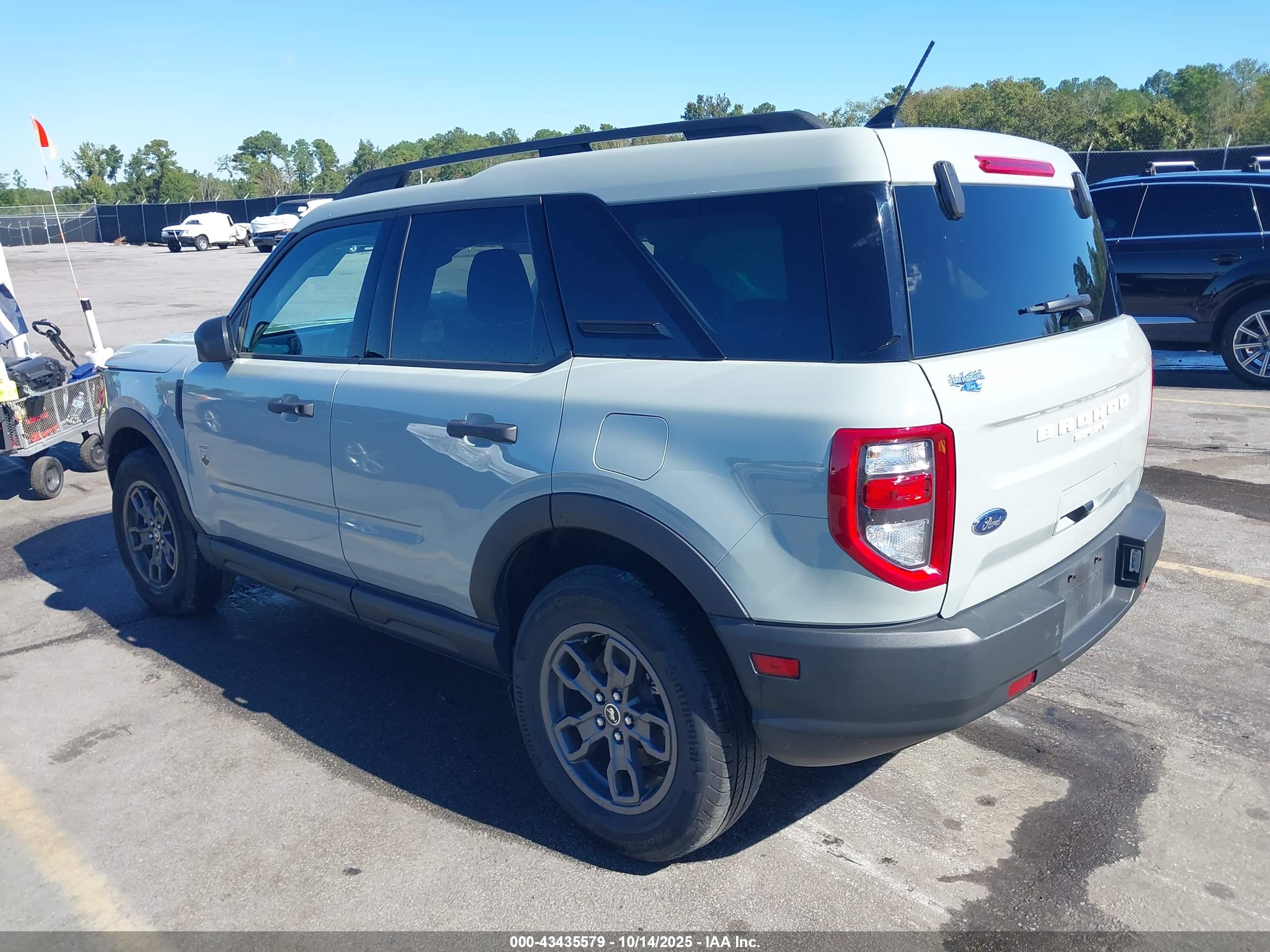 FORD BRONCO image 3