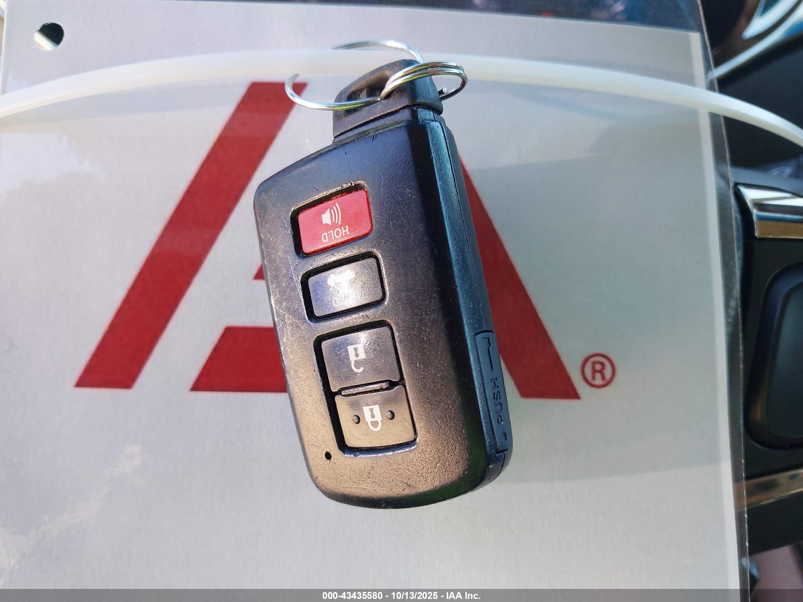 TOYOTA AVALON image 11