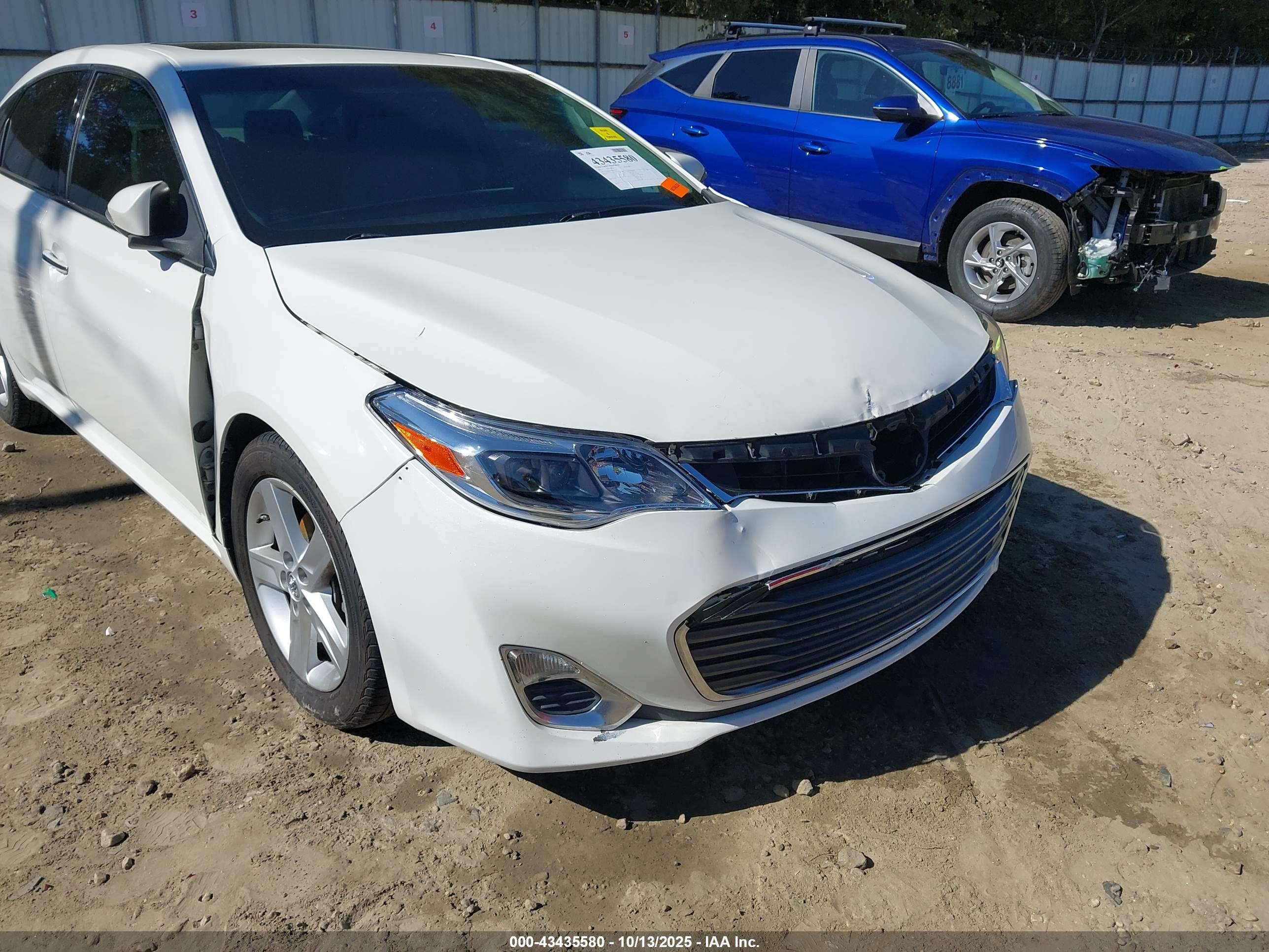 TOYOTA AVALON image 6