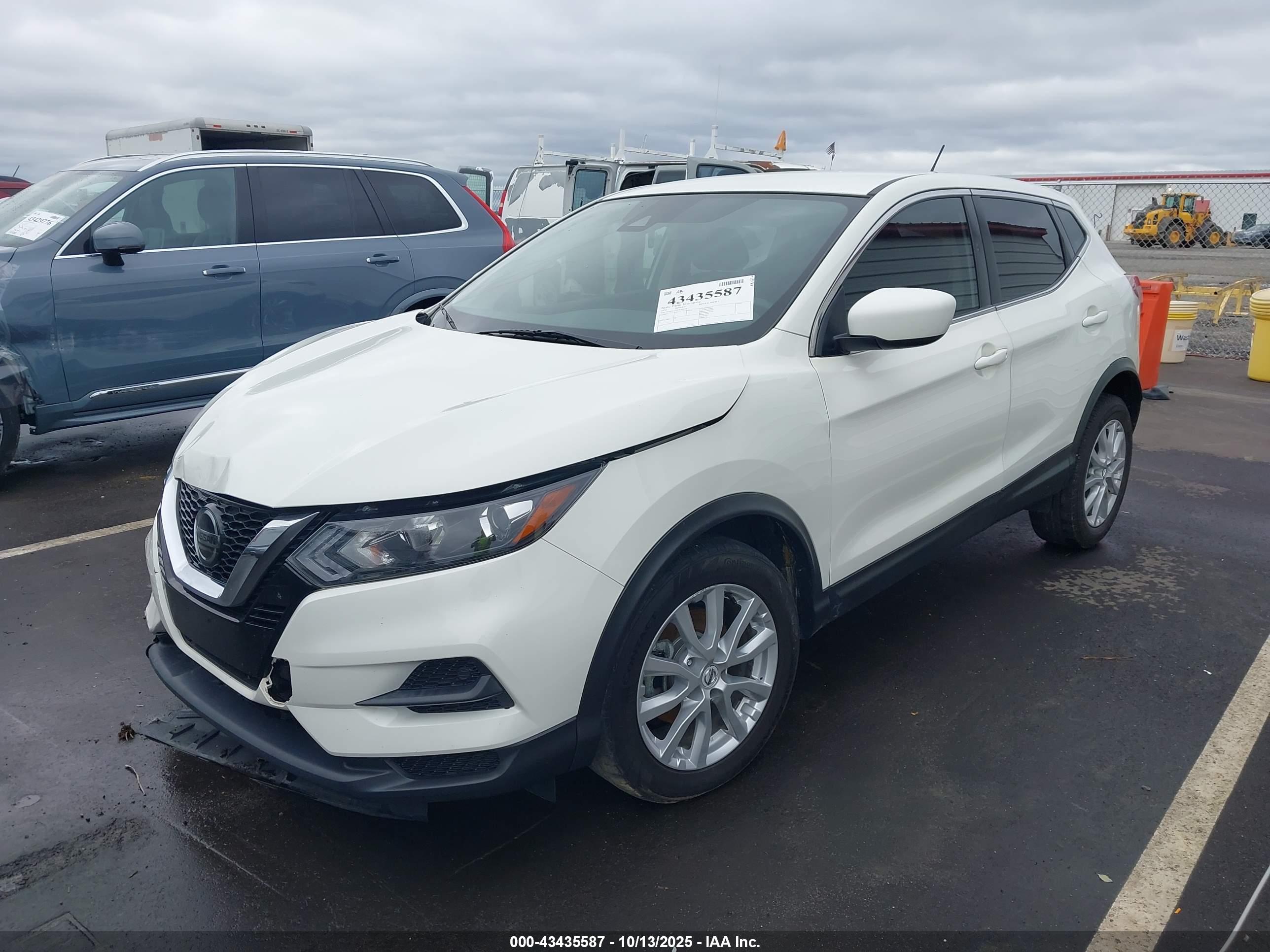 NISSAN ROGUE image 2