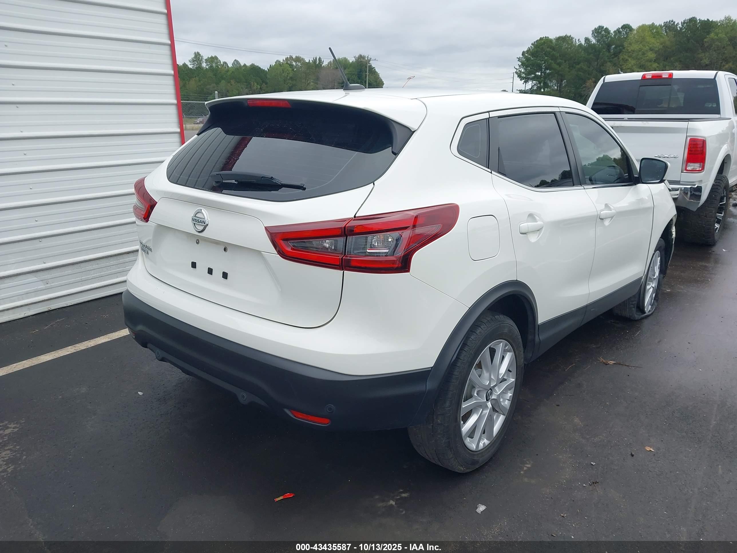 NISSAN ROGUE image 4